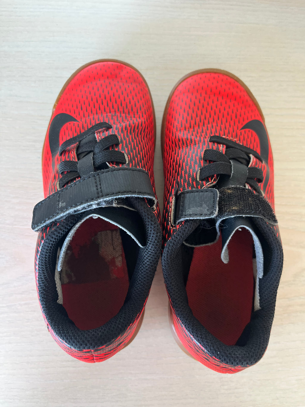 Nike Jr. BravataX II IC Hallenschuhe Rot/Schwarz EU 30.5 | Gebraucht