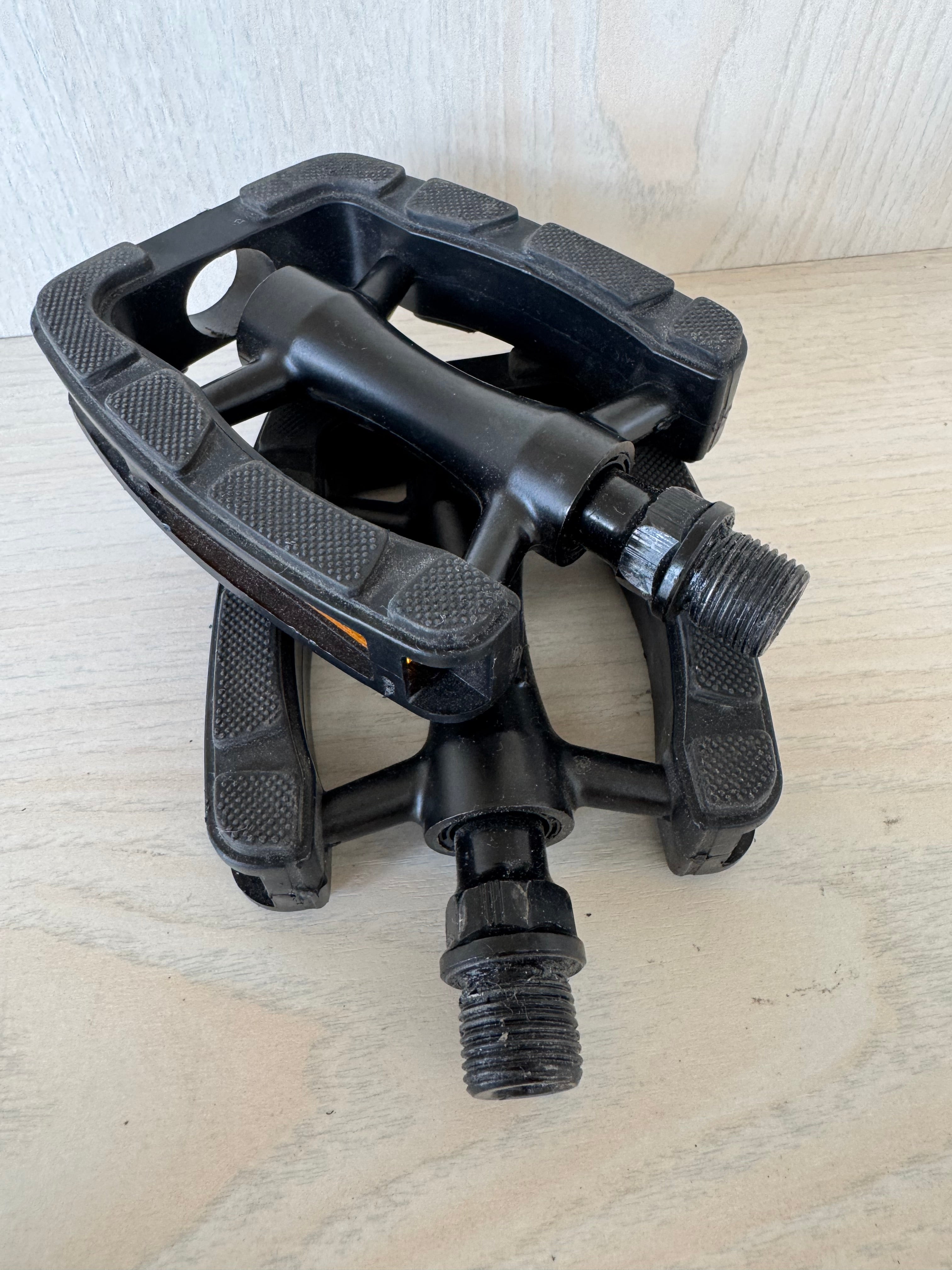 Marwi SP-823 Plattformpedale Schwarz mit Reflektoren – sehr guter Zustand
