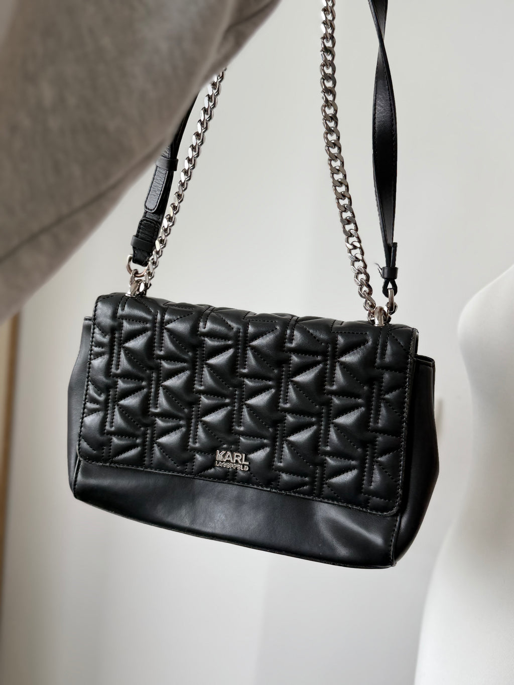 Karl Lagerfeld K/Kuilted Leder Tasche Schwarz, Kette & Schulterriemen, Gut