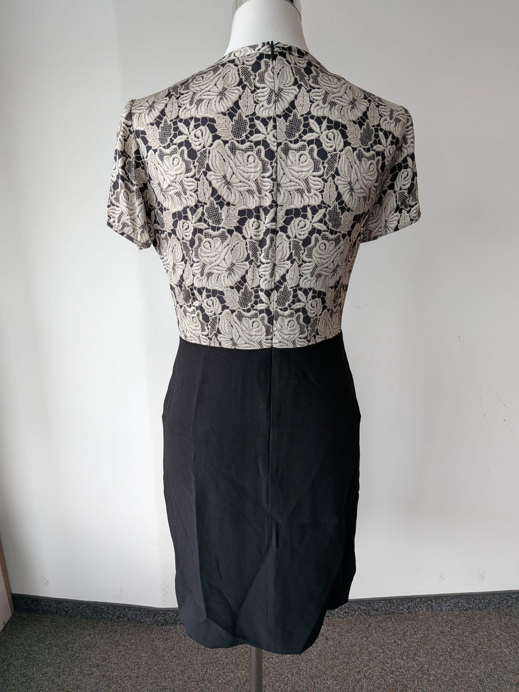 Stella McCartney Spitzenkleid – EU 38 / M – Sehr guter Zustand – Schwarz/Beige
