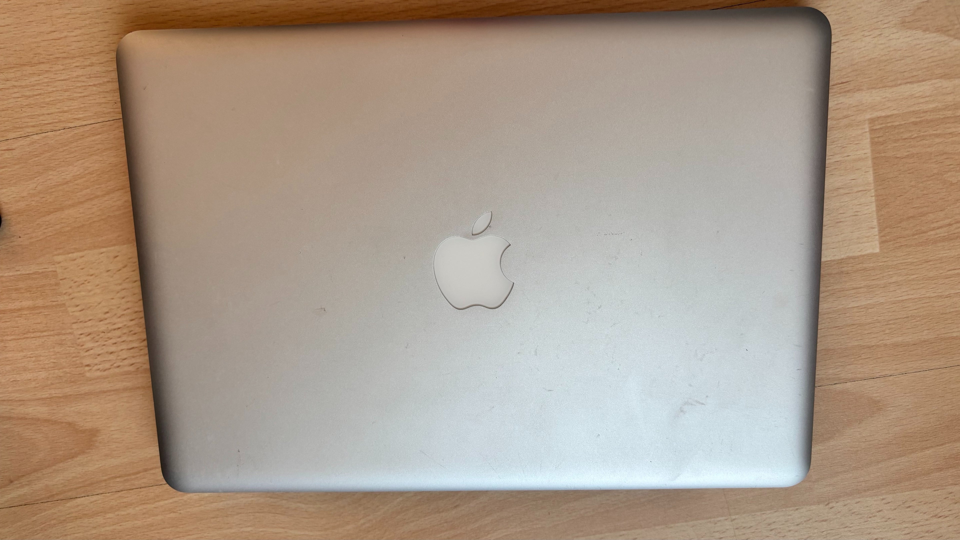 Apple MacBook Pro 13 i5 8GB 256GB SSD Silber – guter Zustand