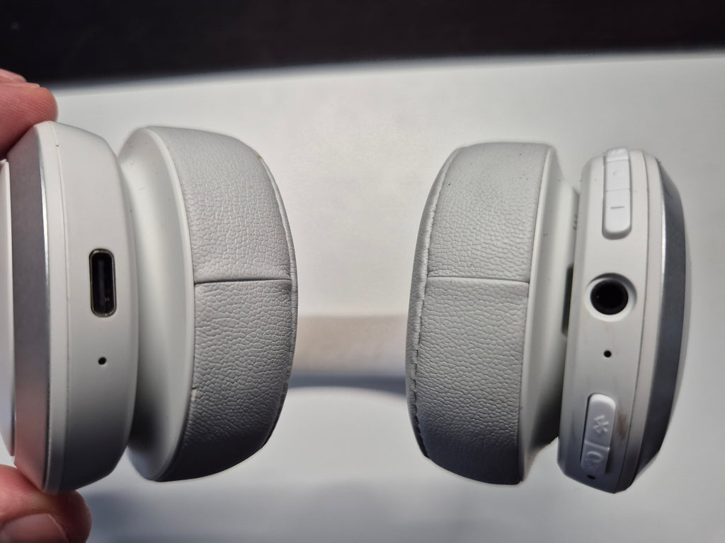 JBL Live 460NC Wireless Headphones, White, Good, ANC, USB-C Cable, Medium