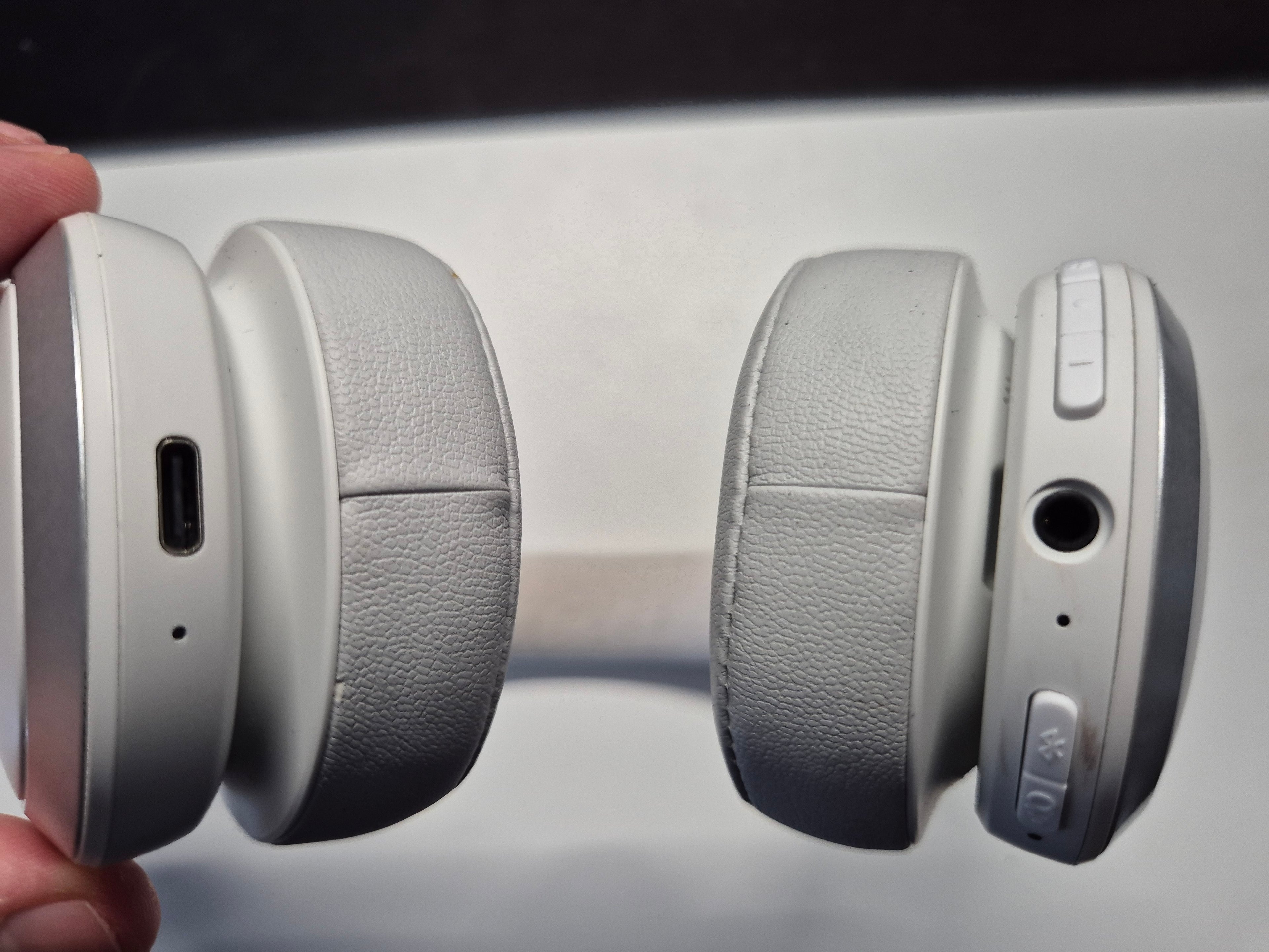 JBL Live 460NC Wireless Headphones, White, Good, ANC, USB-C Cable, Medium