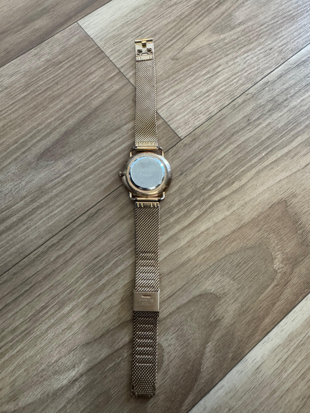 Eastside Classic Gold Mesh Quartz Watch – Unisex, 3 ATM, Very Good Condition
