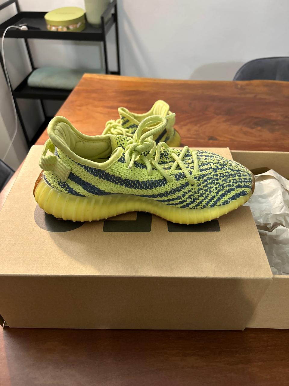 Adidas Yeezy Boost 350 V2 Semi Frozen Yellow EU 36 / UK 3,5 – Guter Zustand