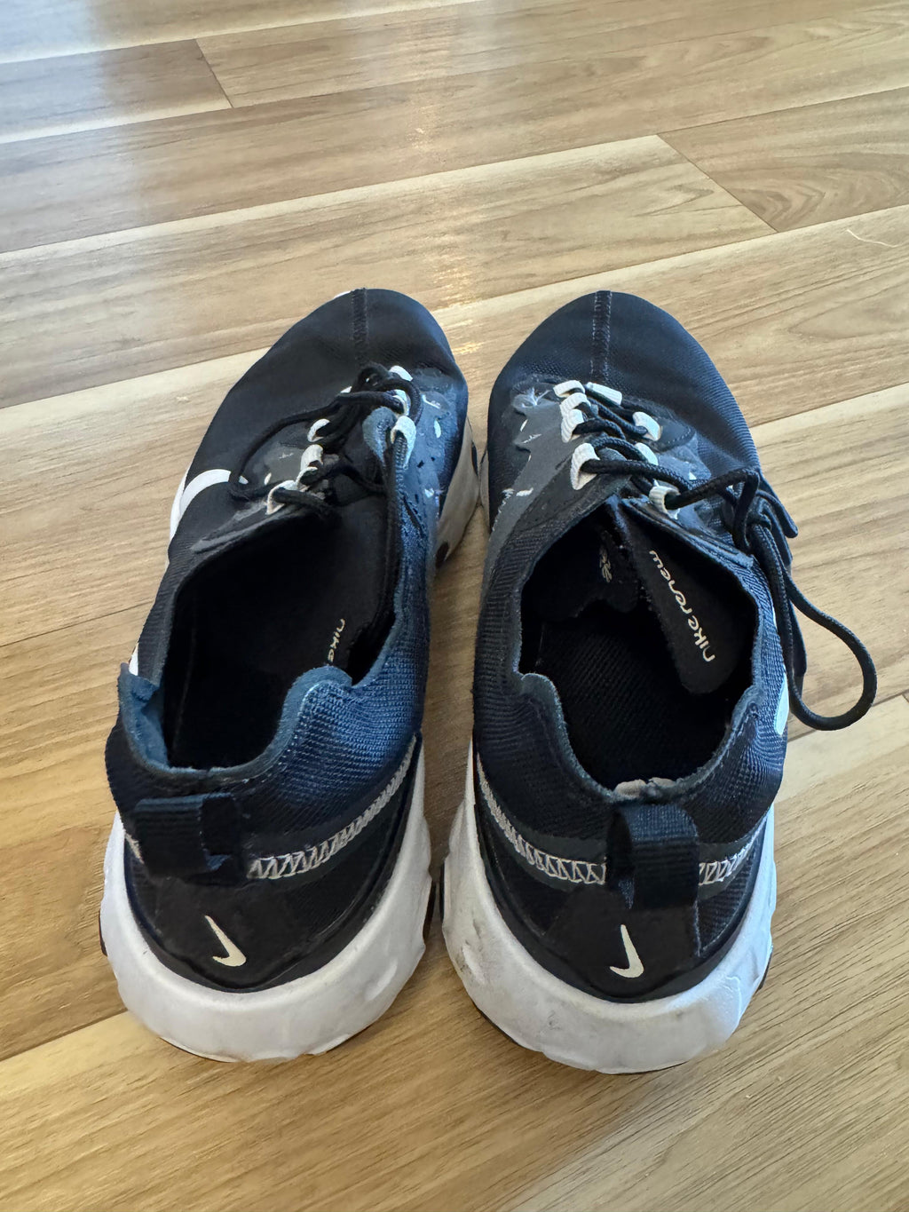 Nike Renew Element 55 | EU 38.5 | Schwarz/Weiß | Sehr guter Zustand