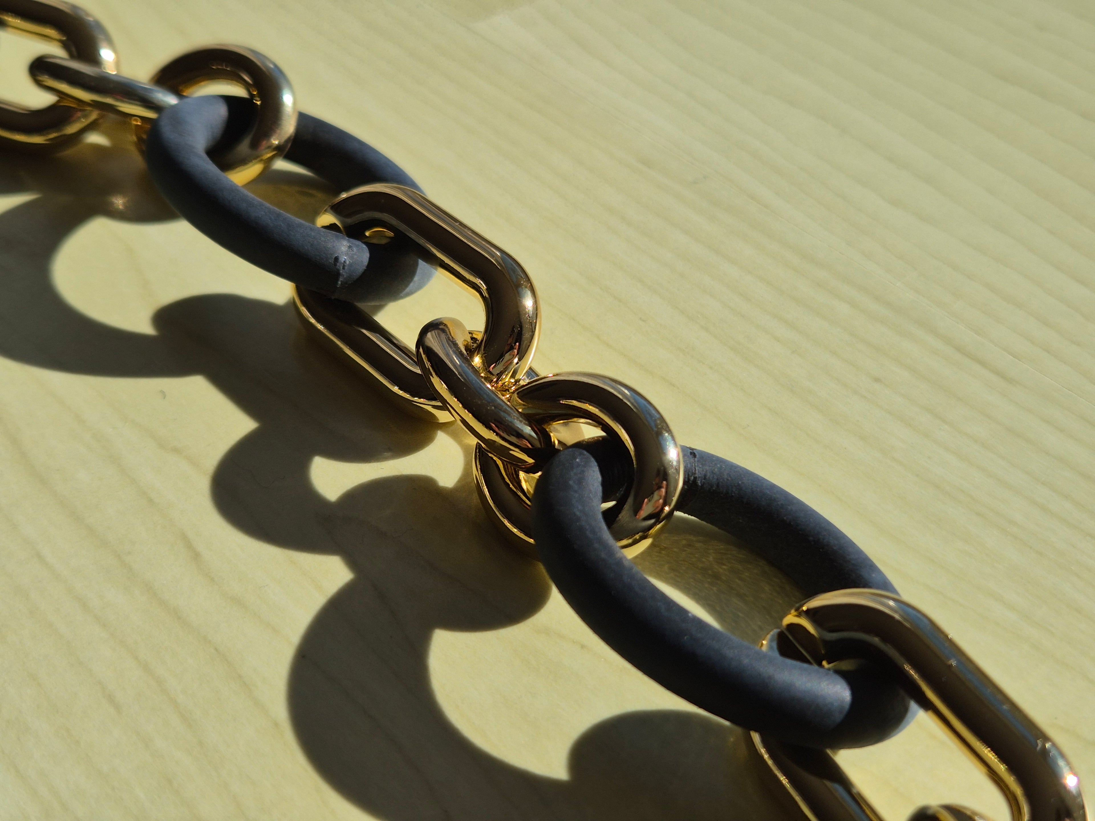 PONO by Joan Goodman Statement Kette Schwarz Gold, 45 cm, Guter Zustand