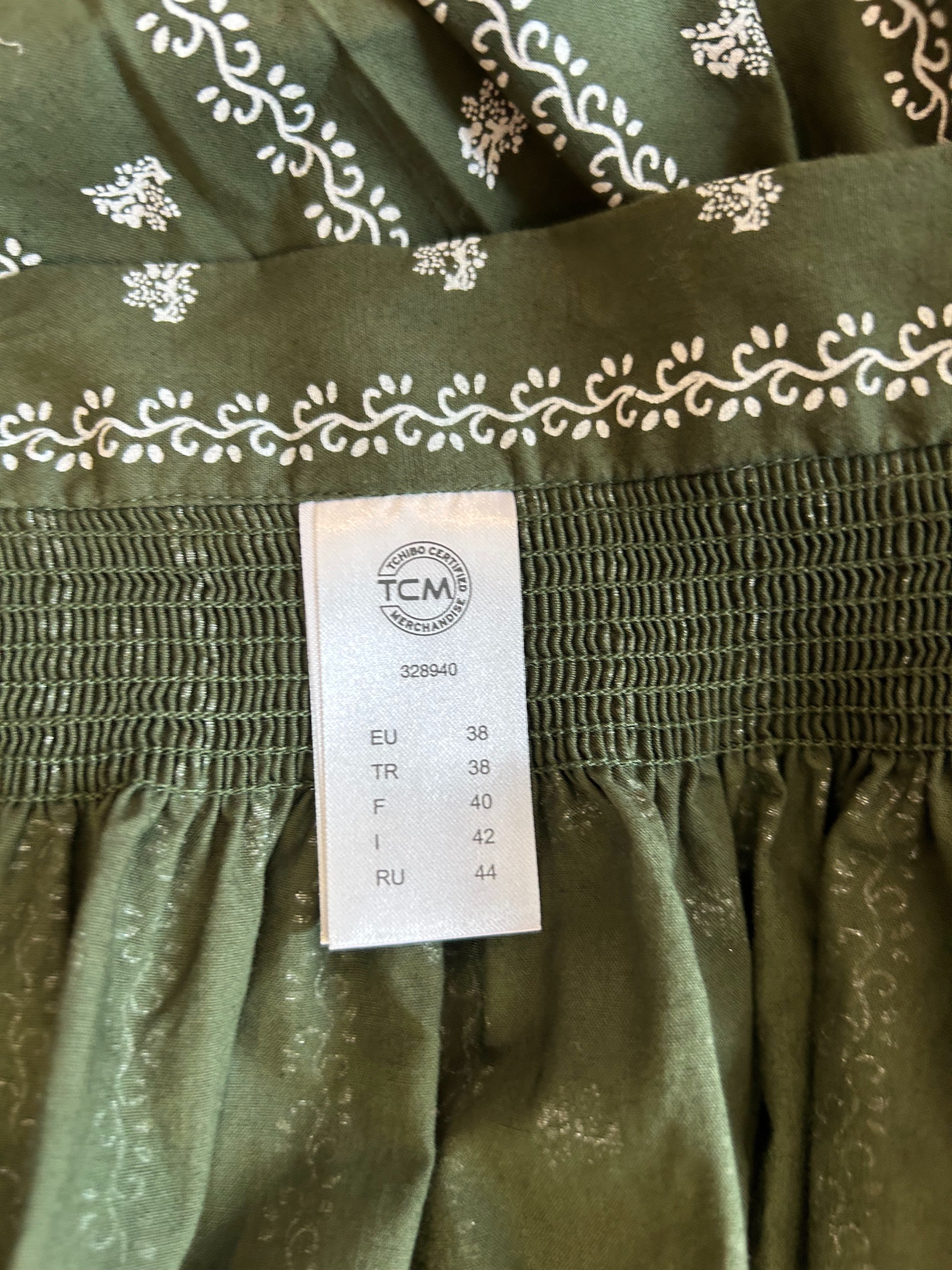 Midi Dirndl with 2 Aprons, EU 38, Maroon Polka Dot, Very Good Condition