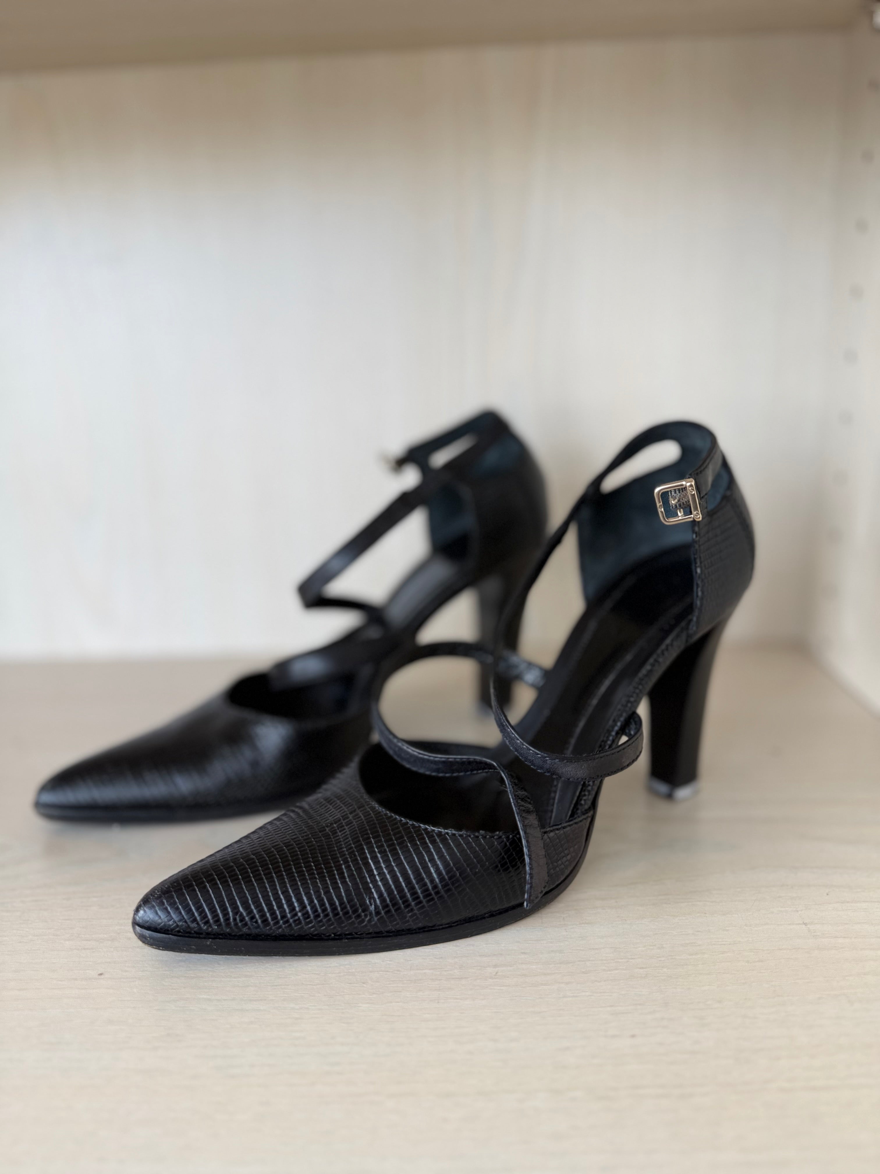 BOSS Damen Ankle-Strap Pumps, Lizard-Prägung, Leder, Schwarz, Gr. 38, Gut