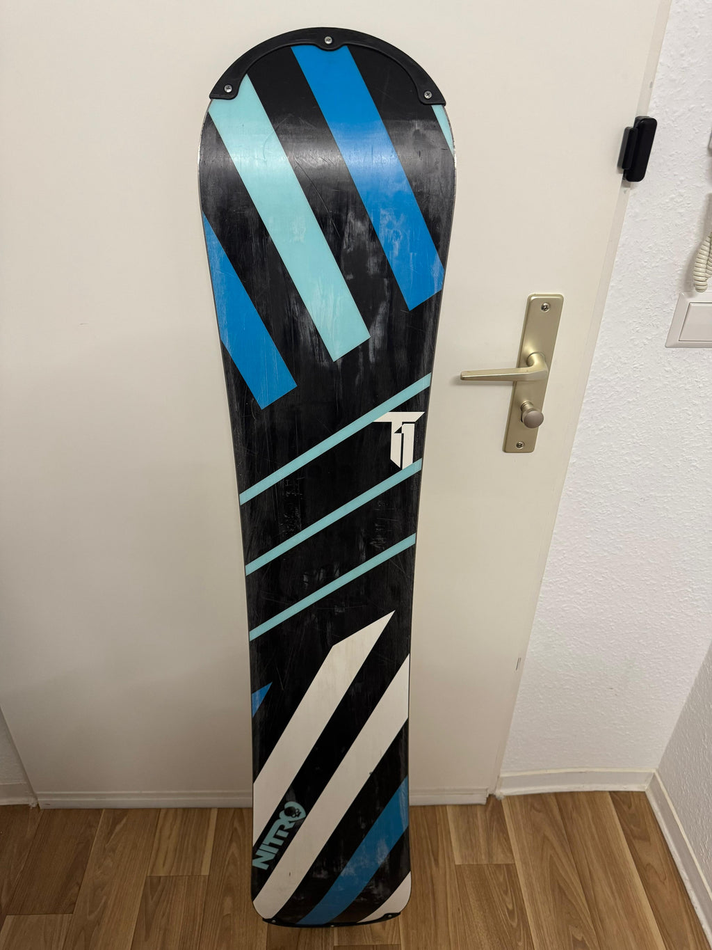 Nitro T1 Women’s 148cm Snowboard | Freestyle Twin Tip | White/Blue/Black