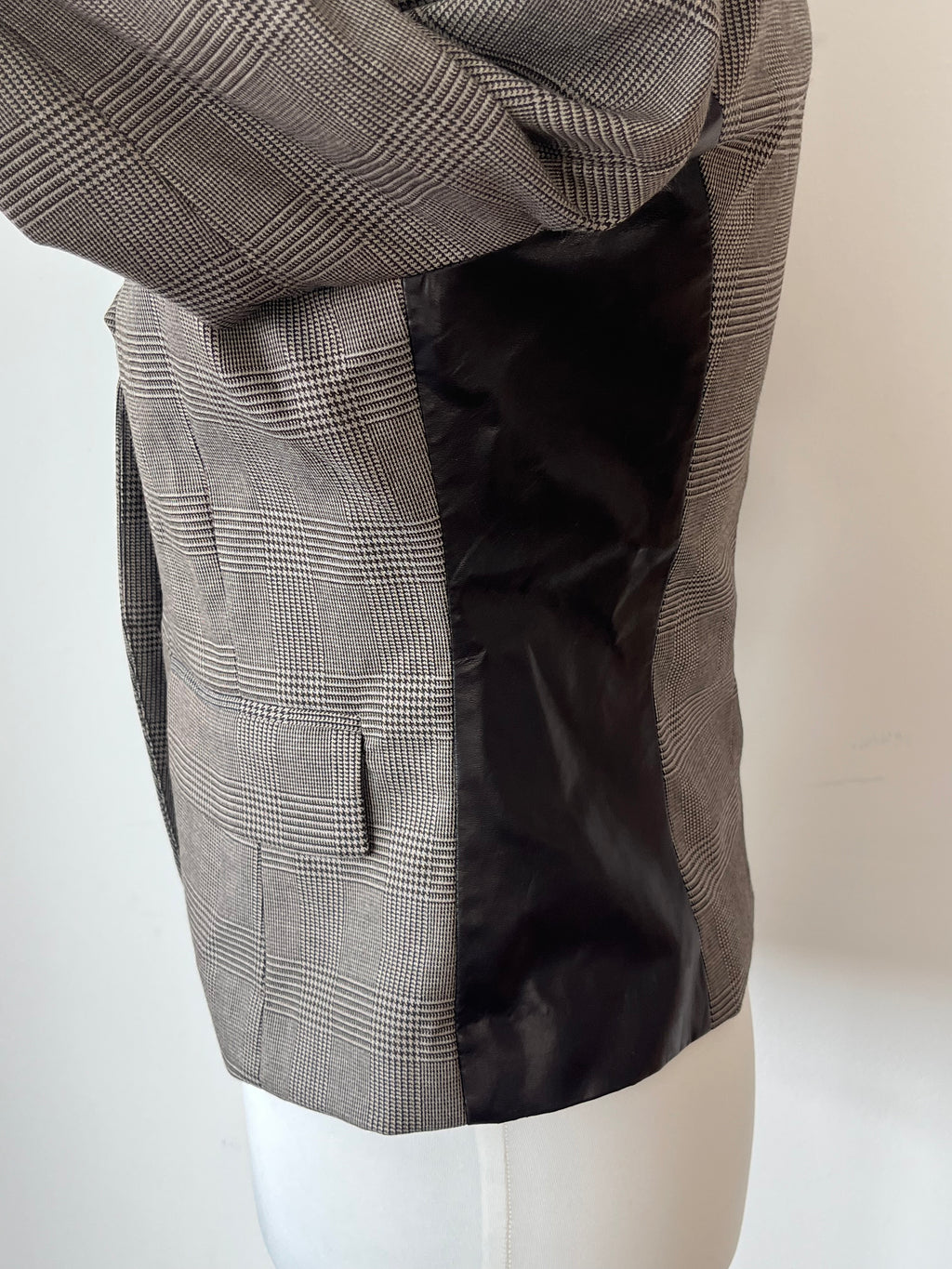 Sisley Blazer IT42 – Glencheck & Kunstleder, Zustand: Mangelhaft, Grau/Schwarz