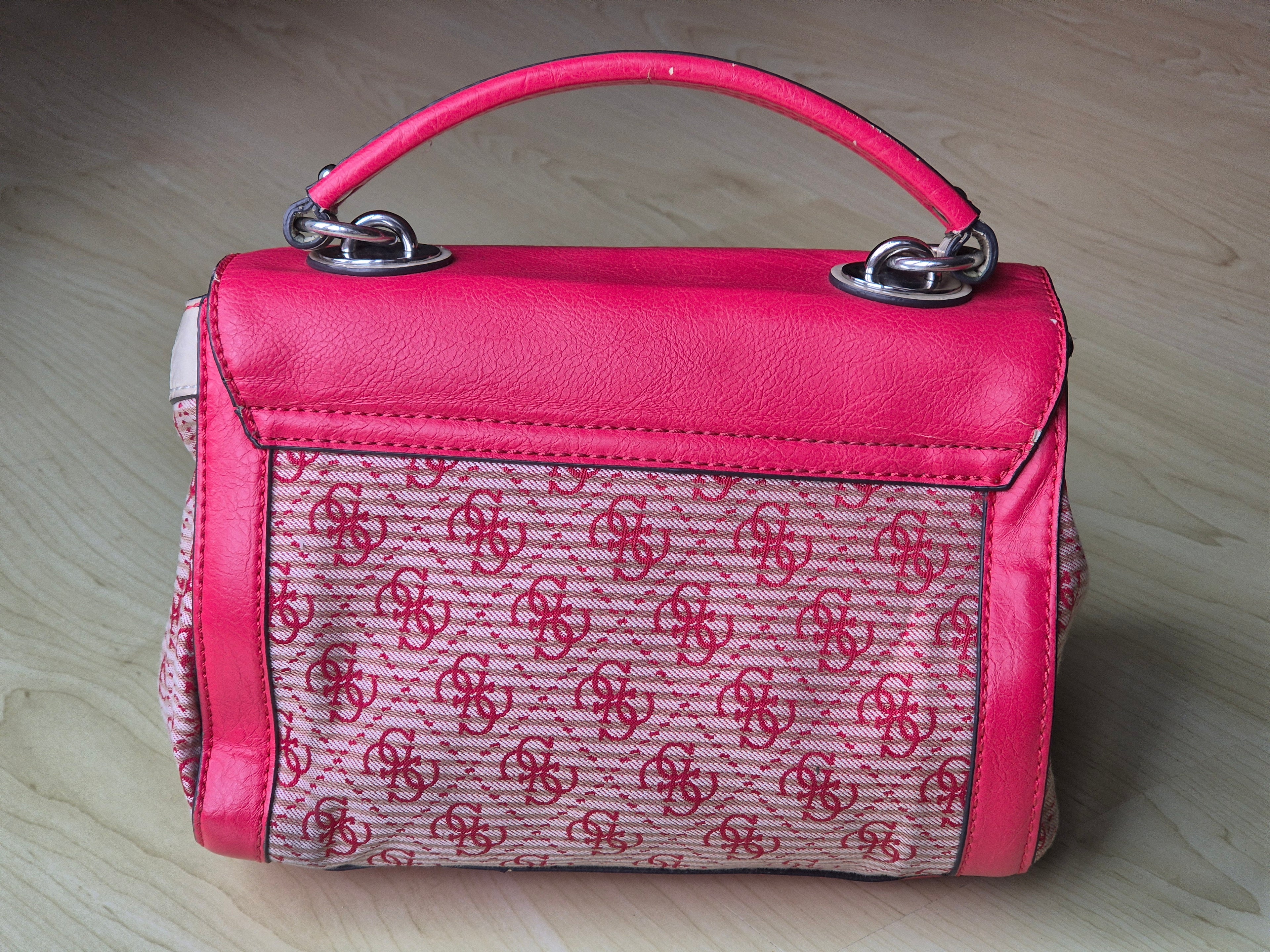 Guess 4G Logo Satchel/Schultertasche – Rot & Beige, Gebrauchter Zustand, 22x19cm