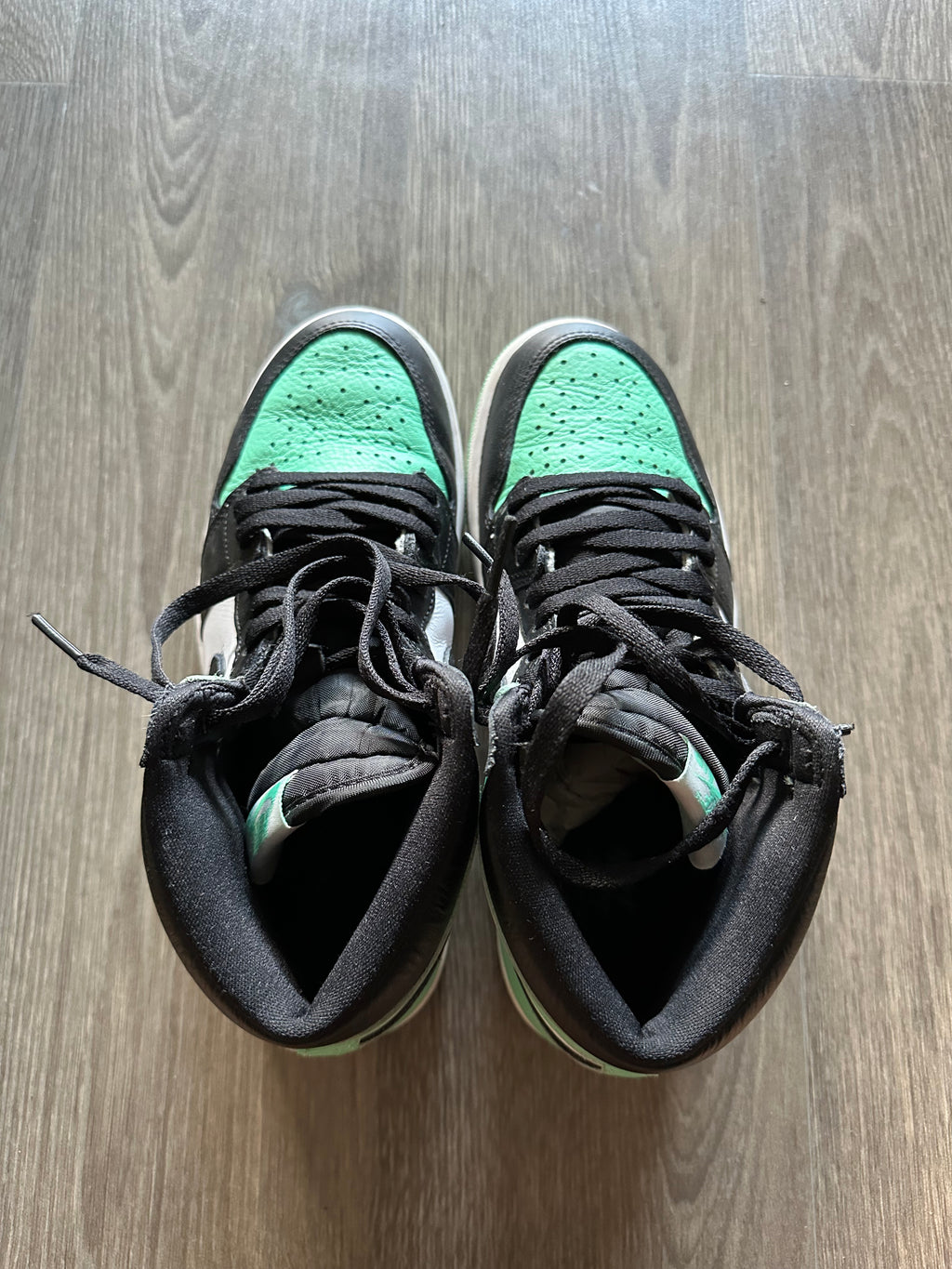 Nike Air Jordan 1 High OG “Green Glow” - EU42 / US8.5 - Very Good