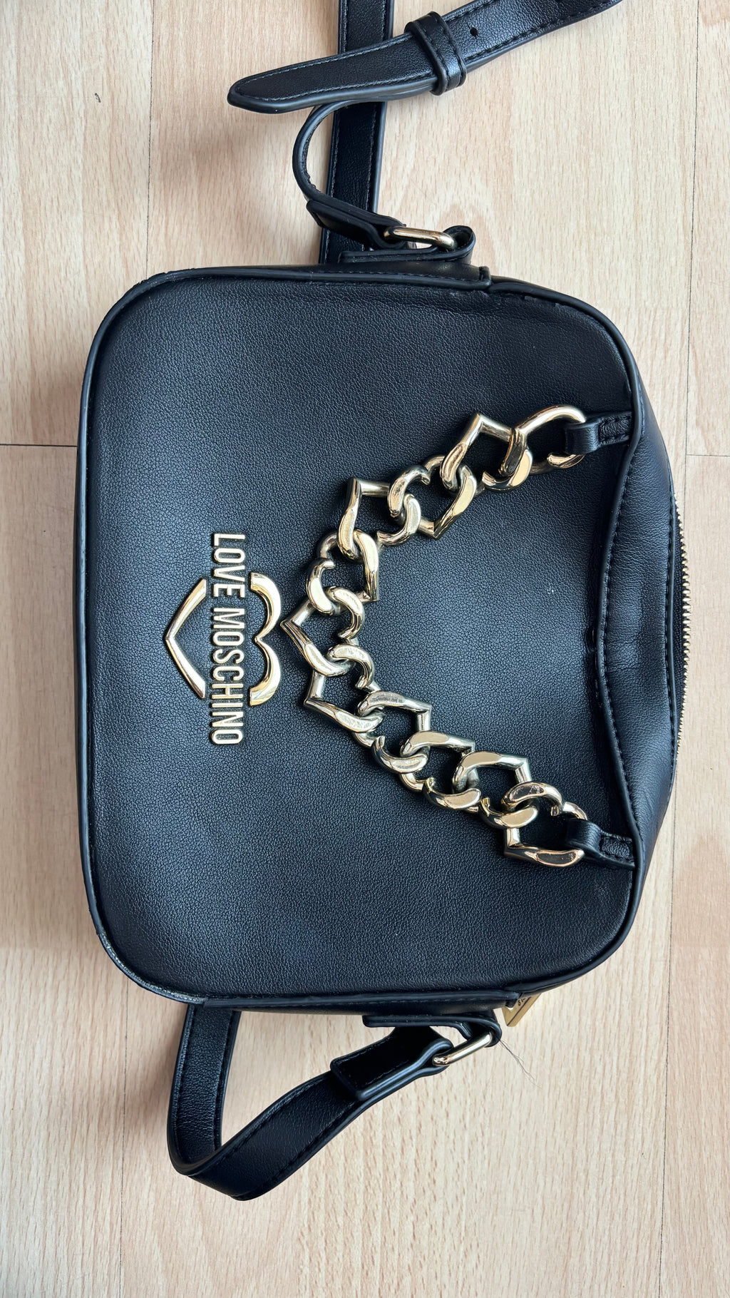 Love Moschino Umhängetasche – Synthetikleder, Schwarz, Goldkette, Medium, gebraucht
