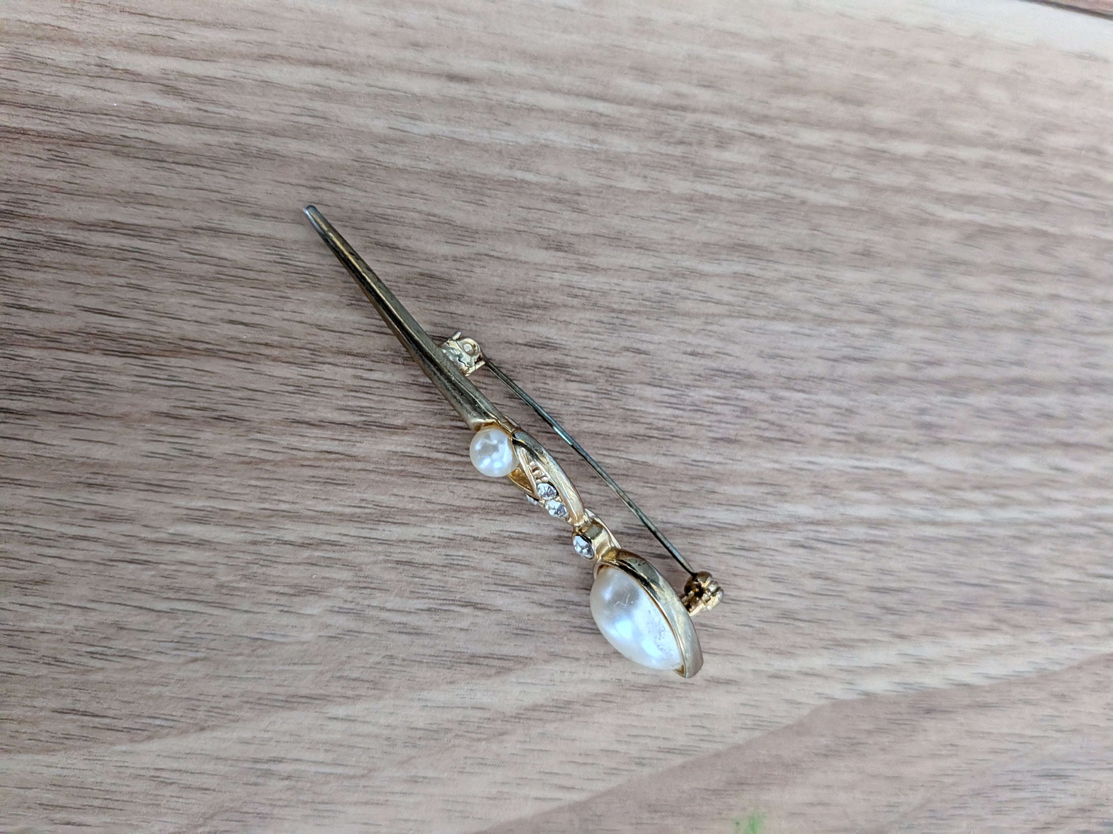 Vintage Brooch – Gold Tone, Rhinestones & Faux Pearls, 7 cm, Good Condition