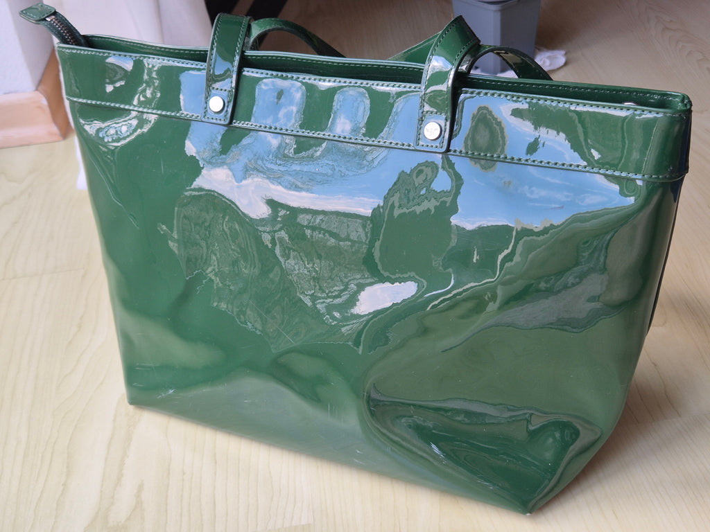 Armani Jeans Logo Patent Shopper – Waldgrün, PVC, 36x28x16 cm, guter Zustand