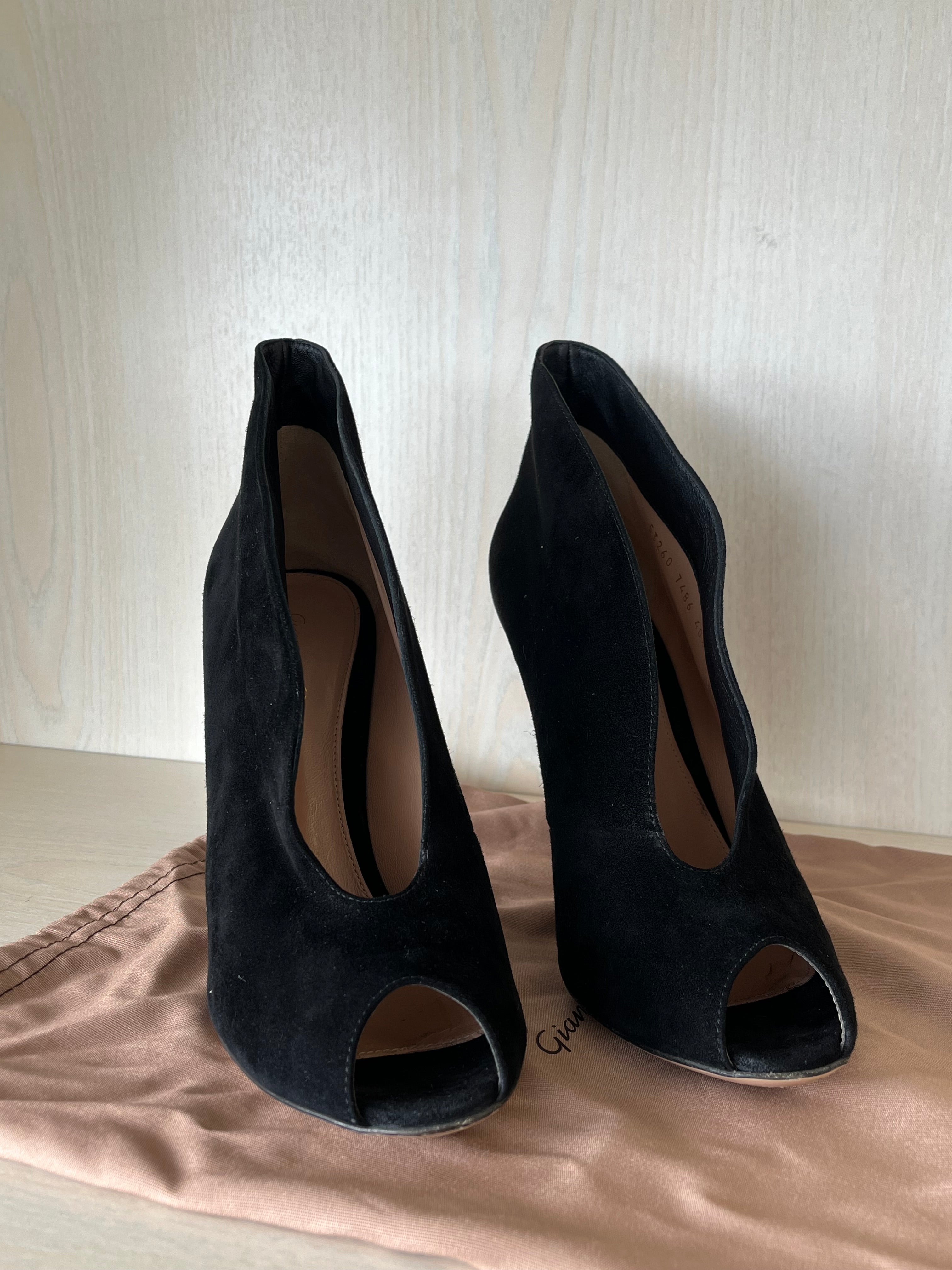 Gianvito Rossi Vamp Stiefeletten Schwarz Veloursleder Gr. 40.5 Sehr Gut