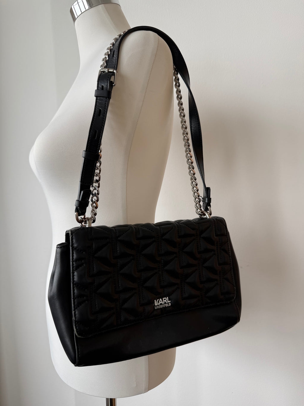 Karl Lagerfeld K/Kuilted Leder Tasche Schwarz, Kette & Schulterriemen, Gut