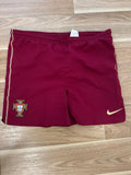 Nike Portugal Kinder Fußballshorts S (128-140 cm), Burgund/Gold, Sehr Gut