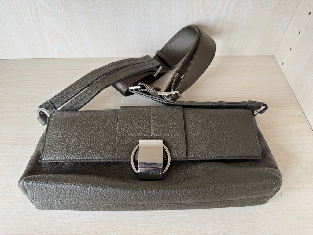 HUGO by Hugo Boss Schultertasche Olive, Kunstleder, Medium, guter Zustand