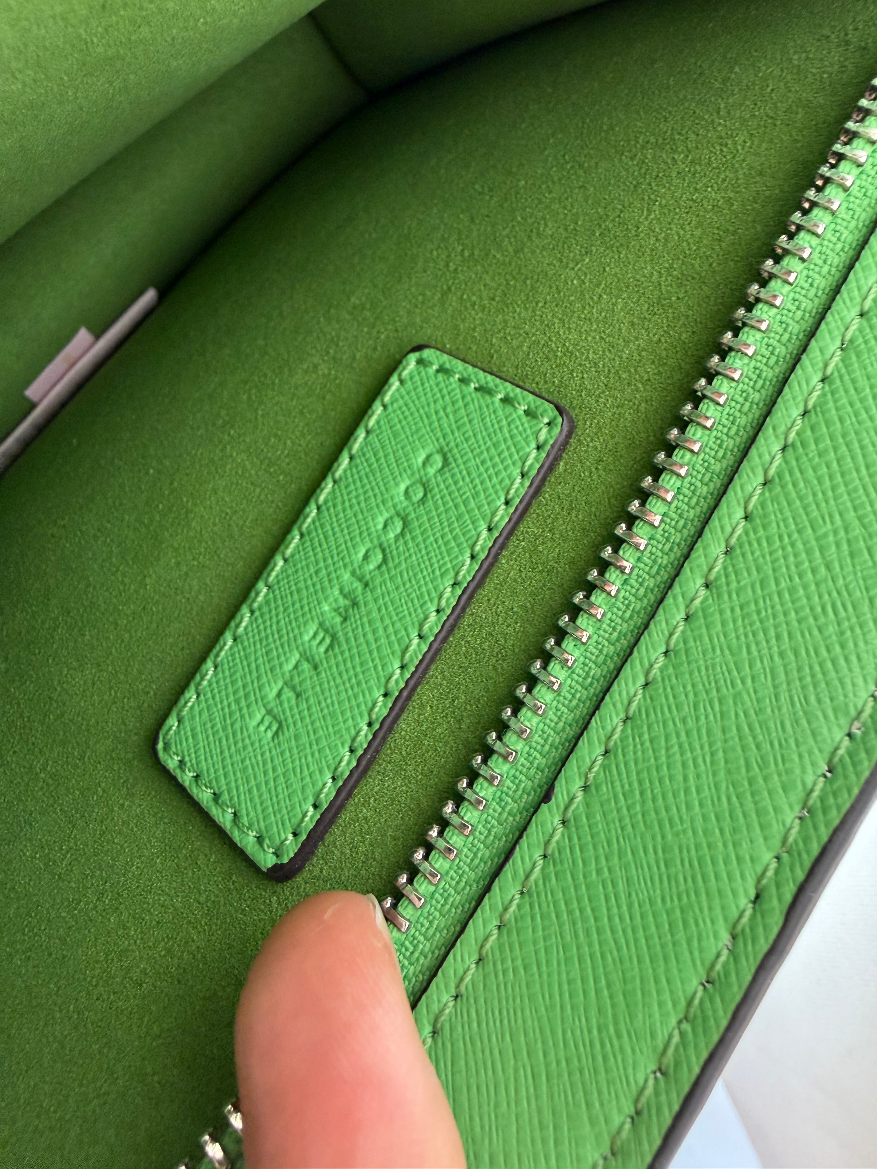 Coccinelle Alpha Crossbody Small – Saffiano Leder, Grün, Sehr Gut