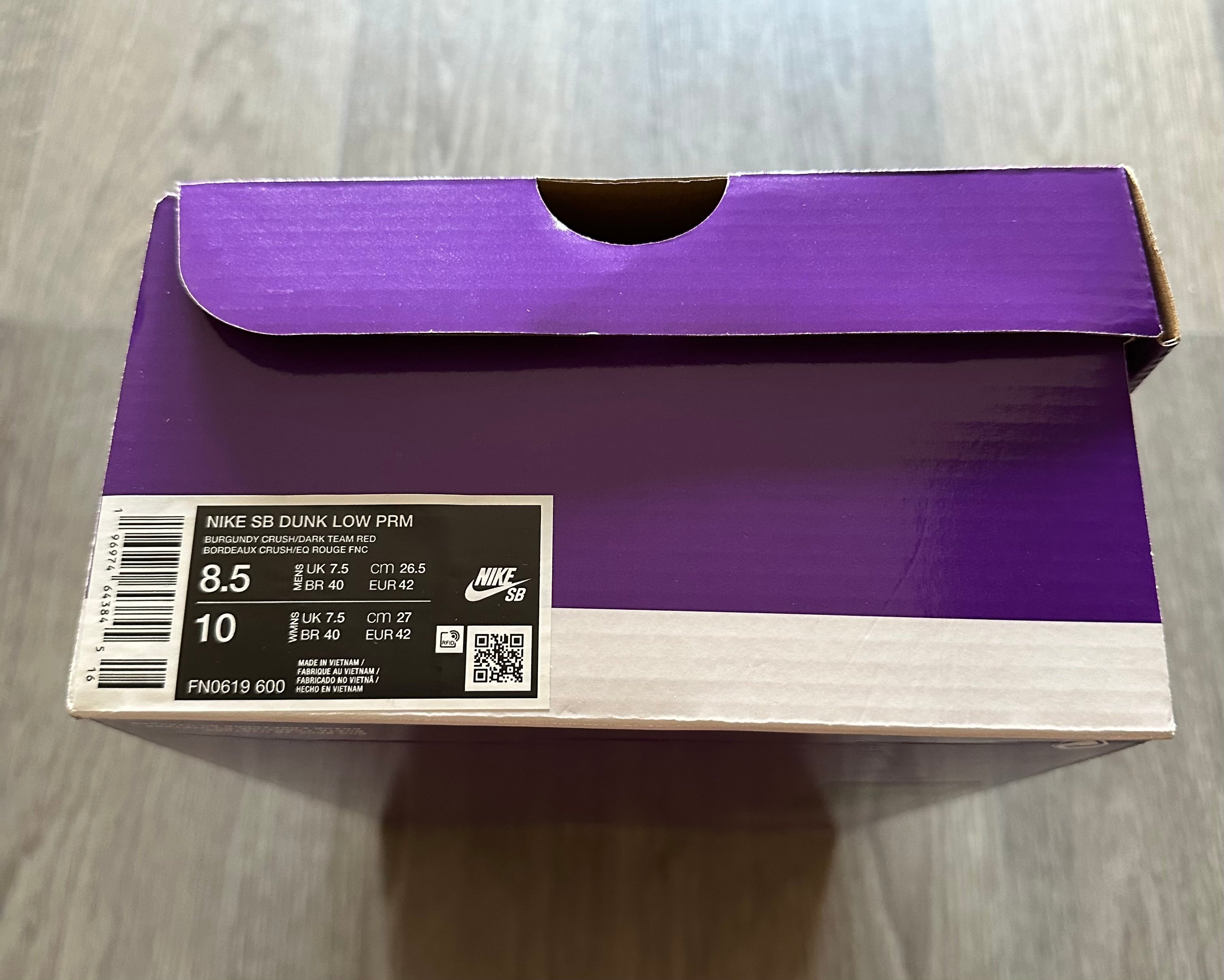 Nike SB Dunk Low City of Love Burgundy Crush EU 42 Sehr Gut