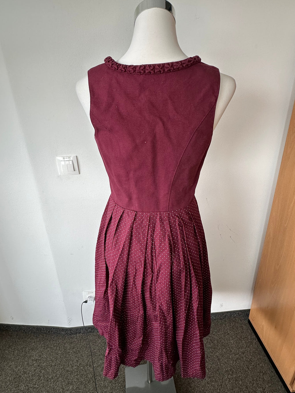 Midi Dirndl with 2 Aprons, EU 38, Maroon Polka Dot, Very Good Condition