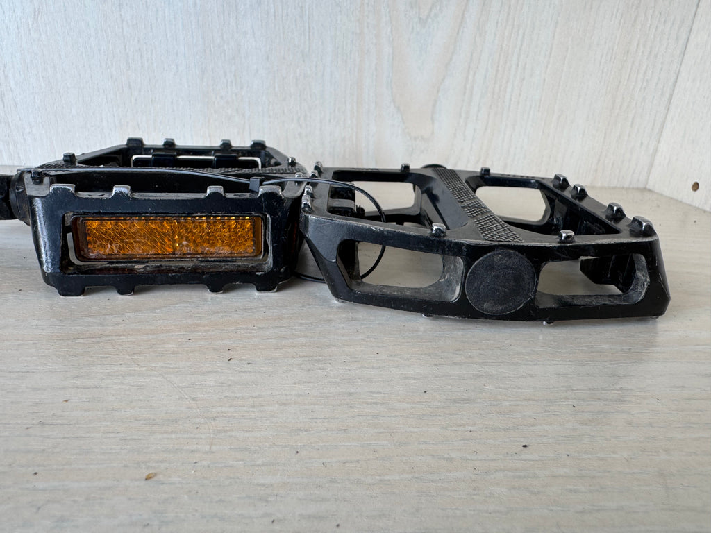 Wellgo B087 Platform Pedals, Black, 9/16, Normal Use