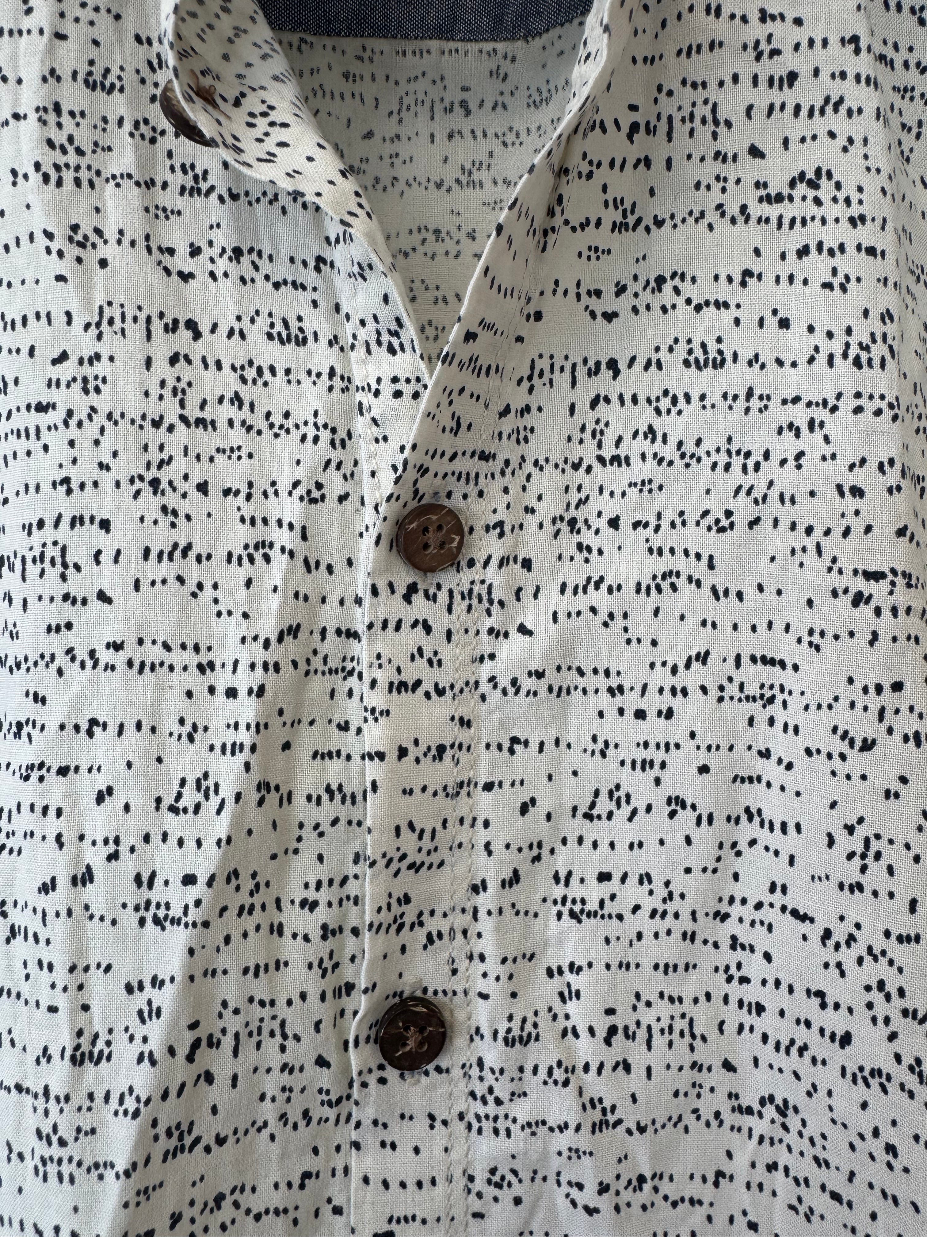 Minimum Crest Shirt, Medium, White/Black, Very Good