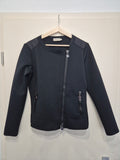 Moncler Damen Lederjacke VGH Serie Schwarz Größe M – Authentisch QR Code
