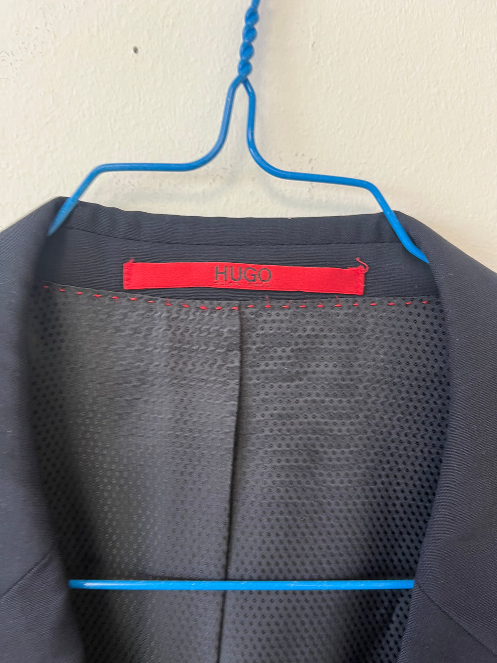 Hugo Boss Anzug Größe 50 Navy 100% Schurwolle – Sehr guter Zustand
