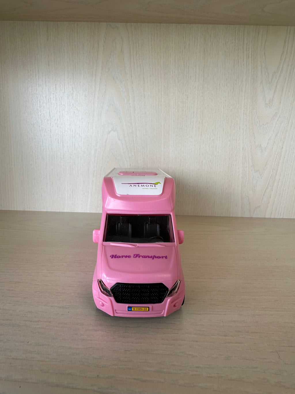 Kids Globe Pferdetransporter 1:32 – pink/grün – sehr guter Zustand