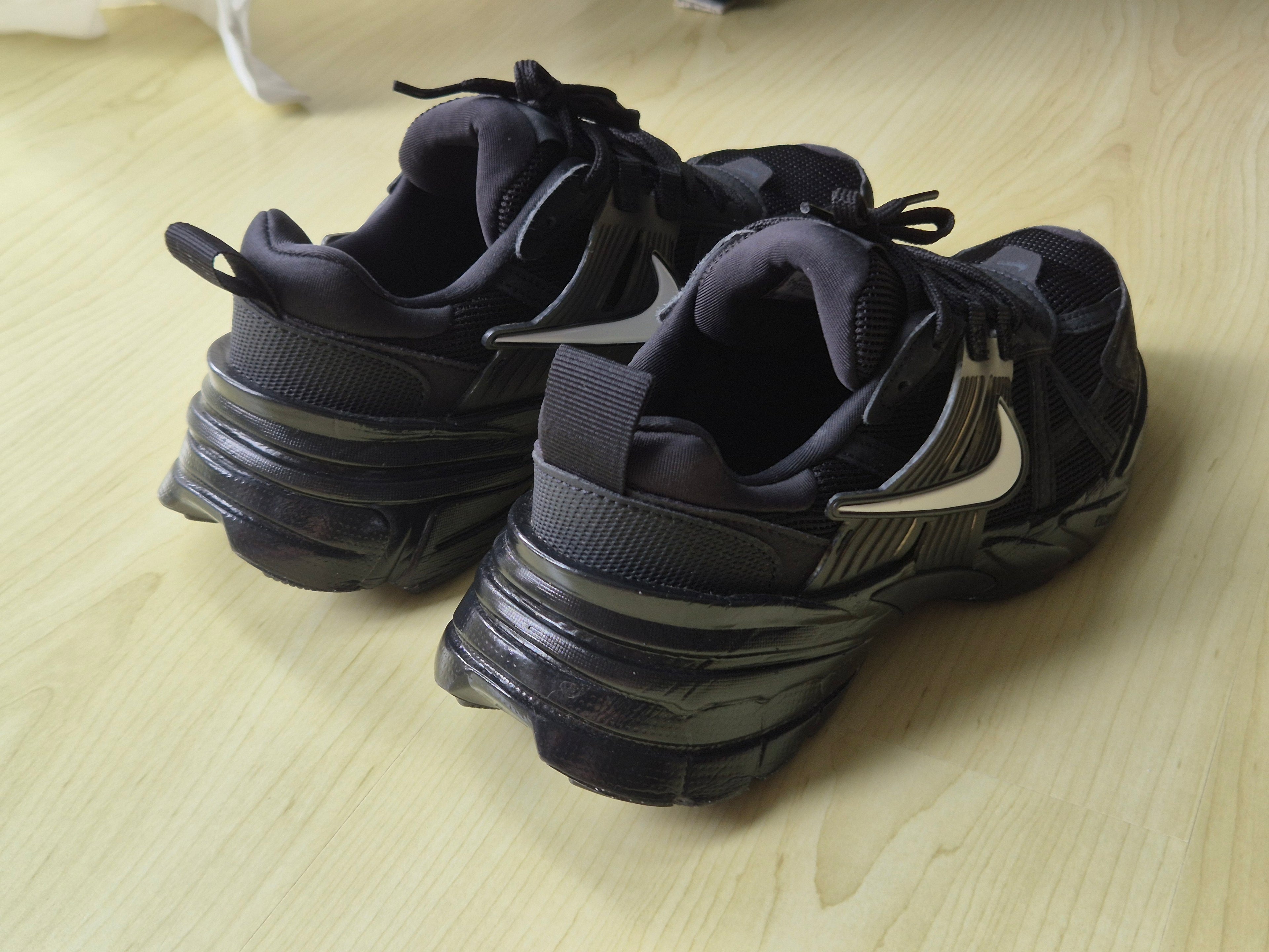 Nike V2K Run „Black Anthracite/Chrome“, EU 39 – sehr guter Zustand