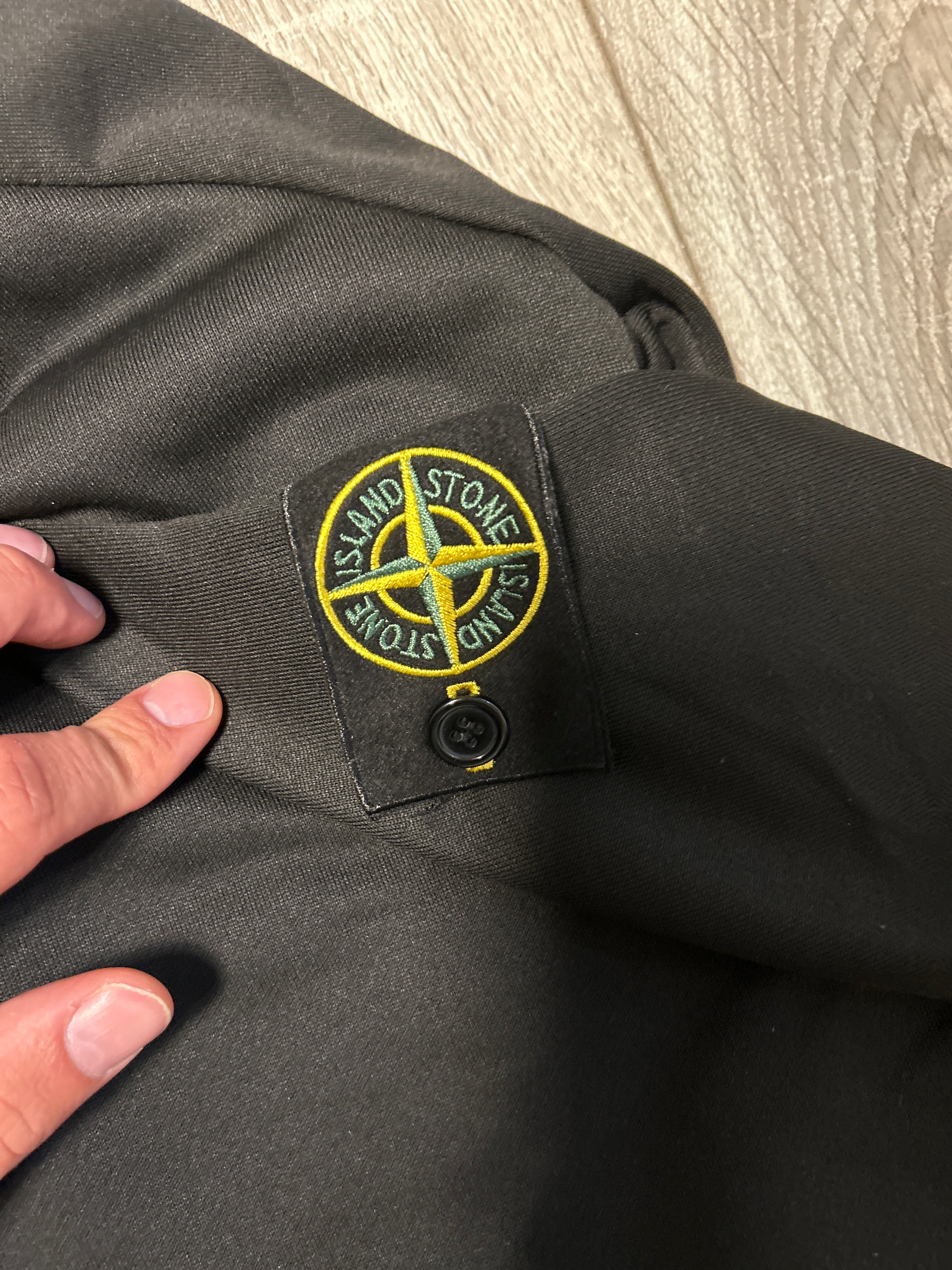 Stone Island Compass-Badge Sweatshirt Schwarz S Neu mit Etikett