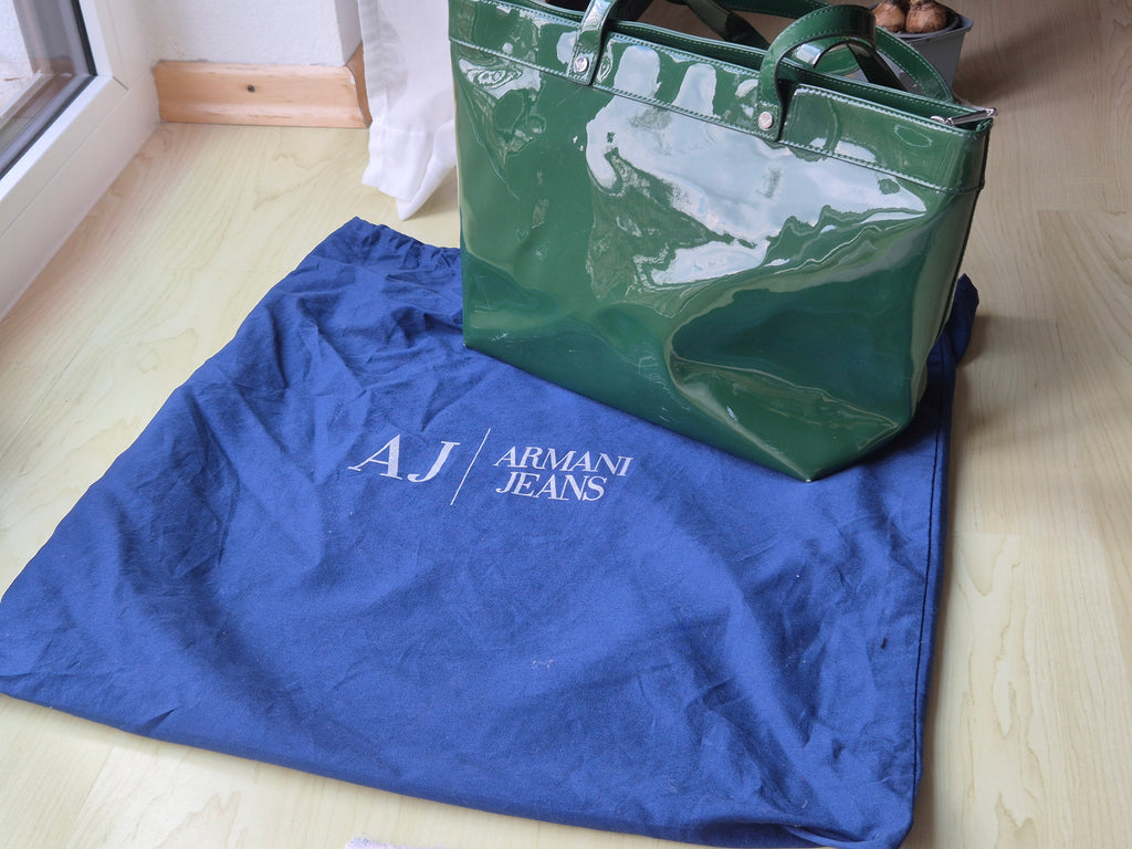 Armani Jeans Logo Patent Shopper – Waldgrün, PVC, 36x28x16 cm, guter Zustand