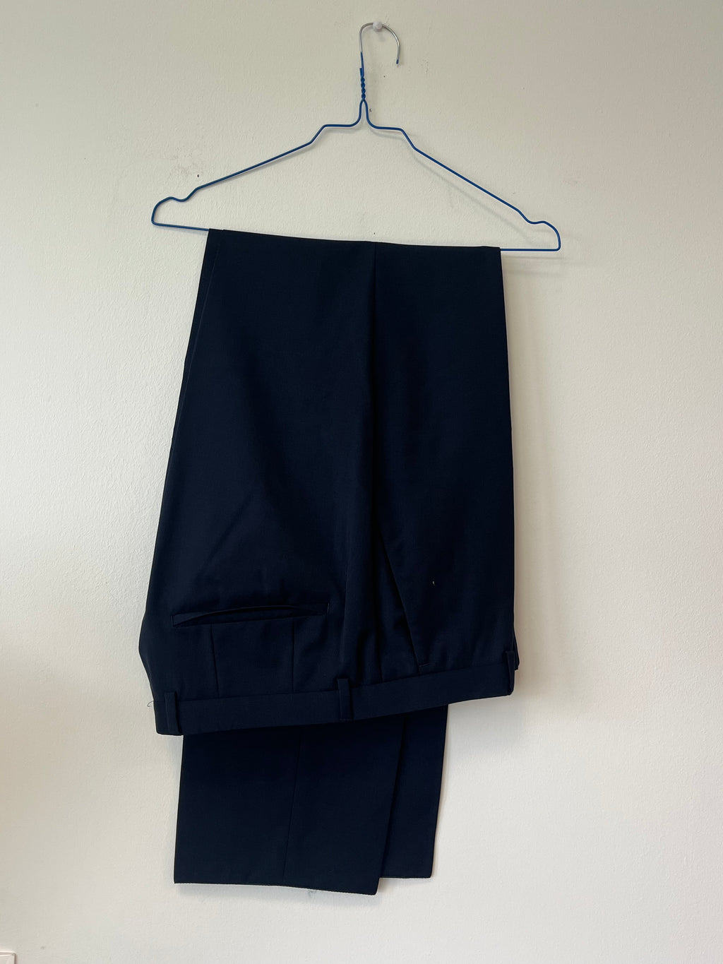 Hugo Boss Anzug Größe 50 Navy 100% Schurwolle – Sehr guter Zustand