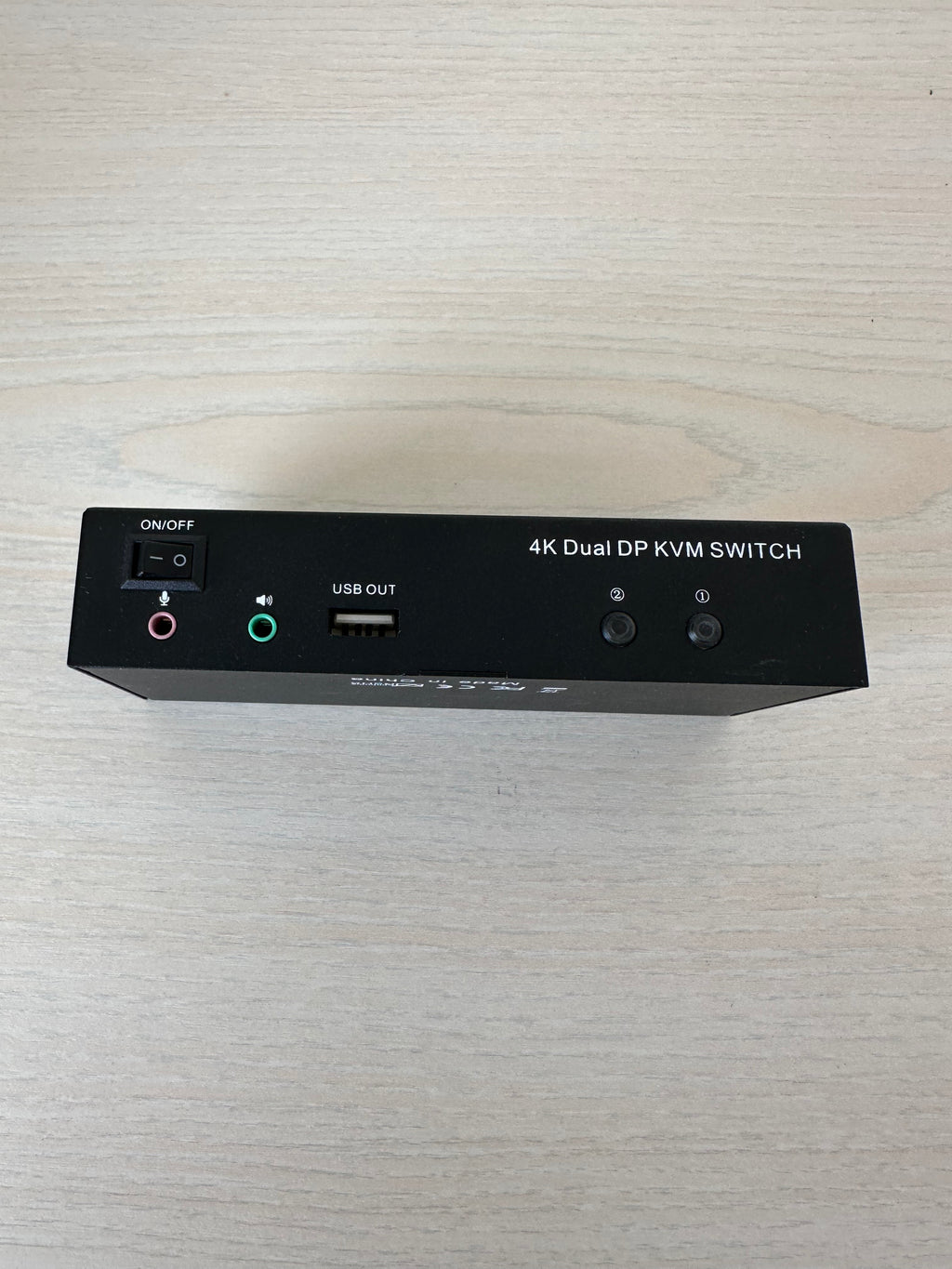 4K Dual DisplayPort 2x2 KVM Switch USB Audio Schwarz Kompakt Sehr Gut