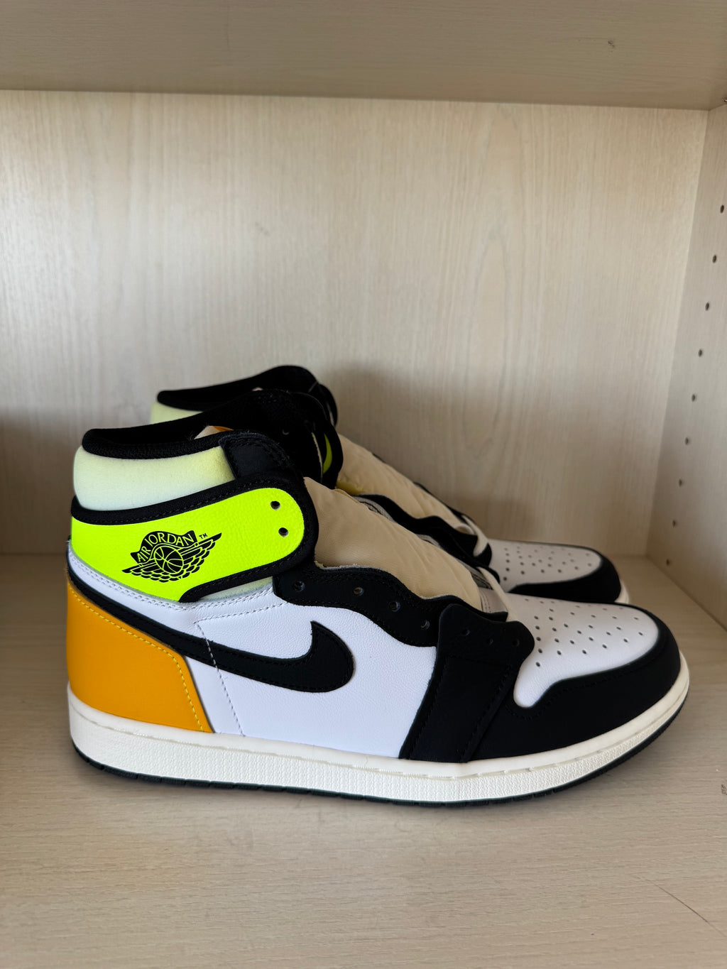 Nike Air Jordan 1 High OG Volt Gold DS US 11.5 / EU 45.5 New