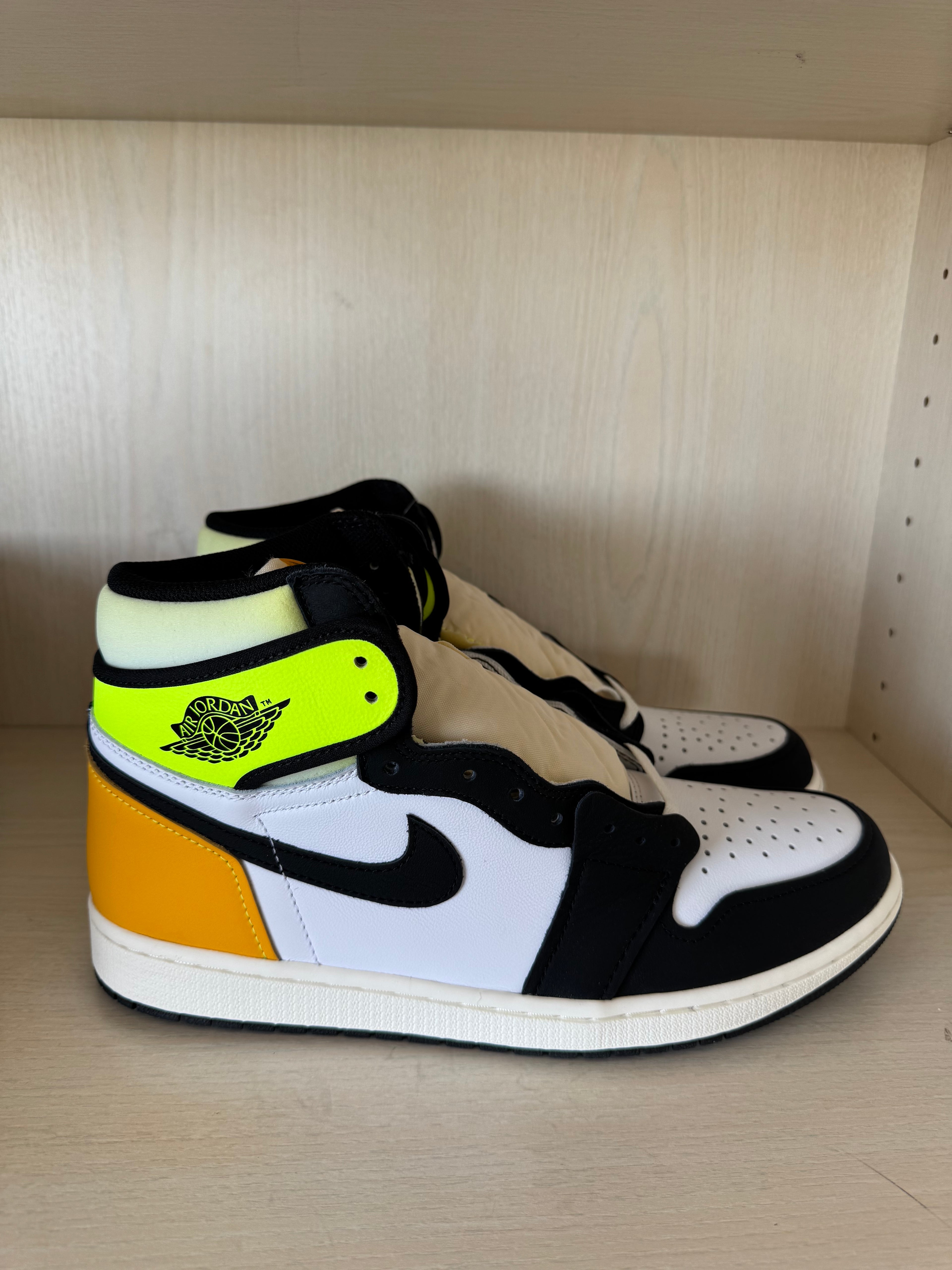 Nike Air Jordan 1 High OG Volt Gold DS US 11.5 / EU 45.5 New