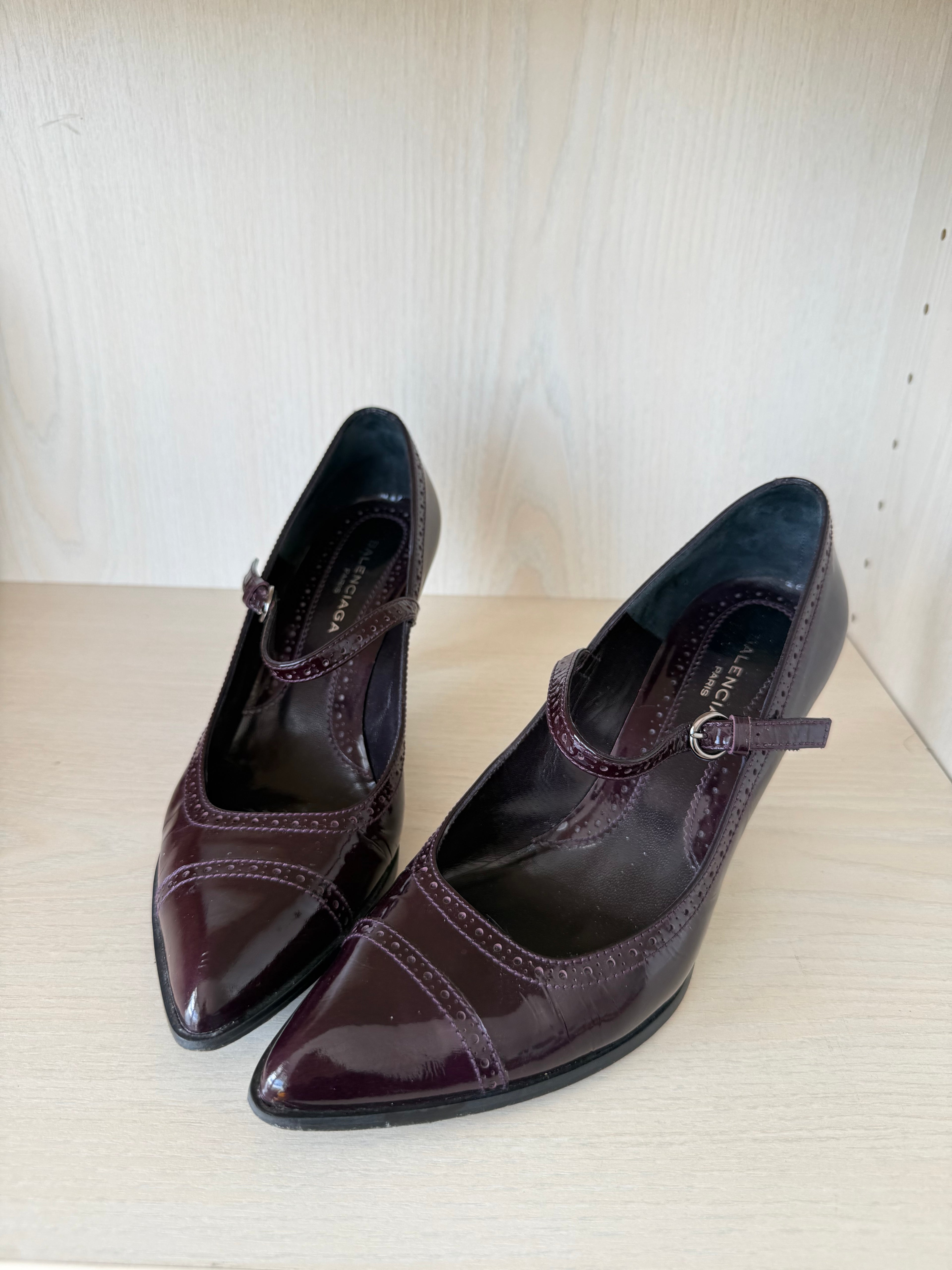 Balenciaga Paris Mary-Jane Pumps – Lackleder, Bordeaux, Gr. 38, Guter Zustand