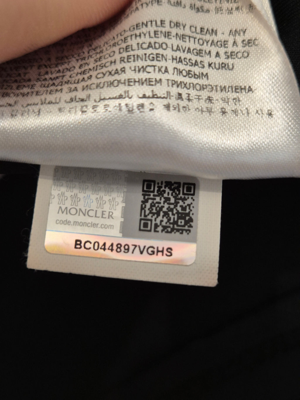 Moncler Damen Lederjacke VGH Serie Schwarz Größe M – Authentisch QR Code