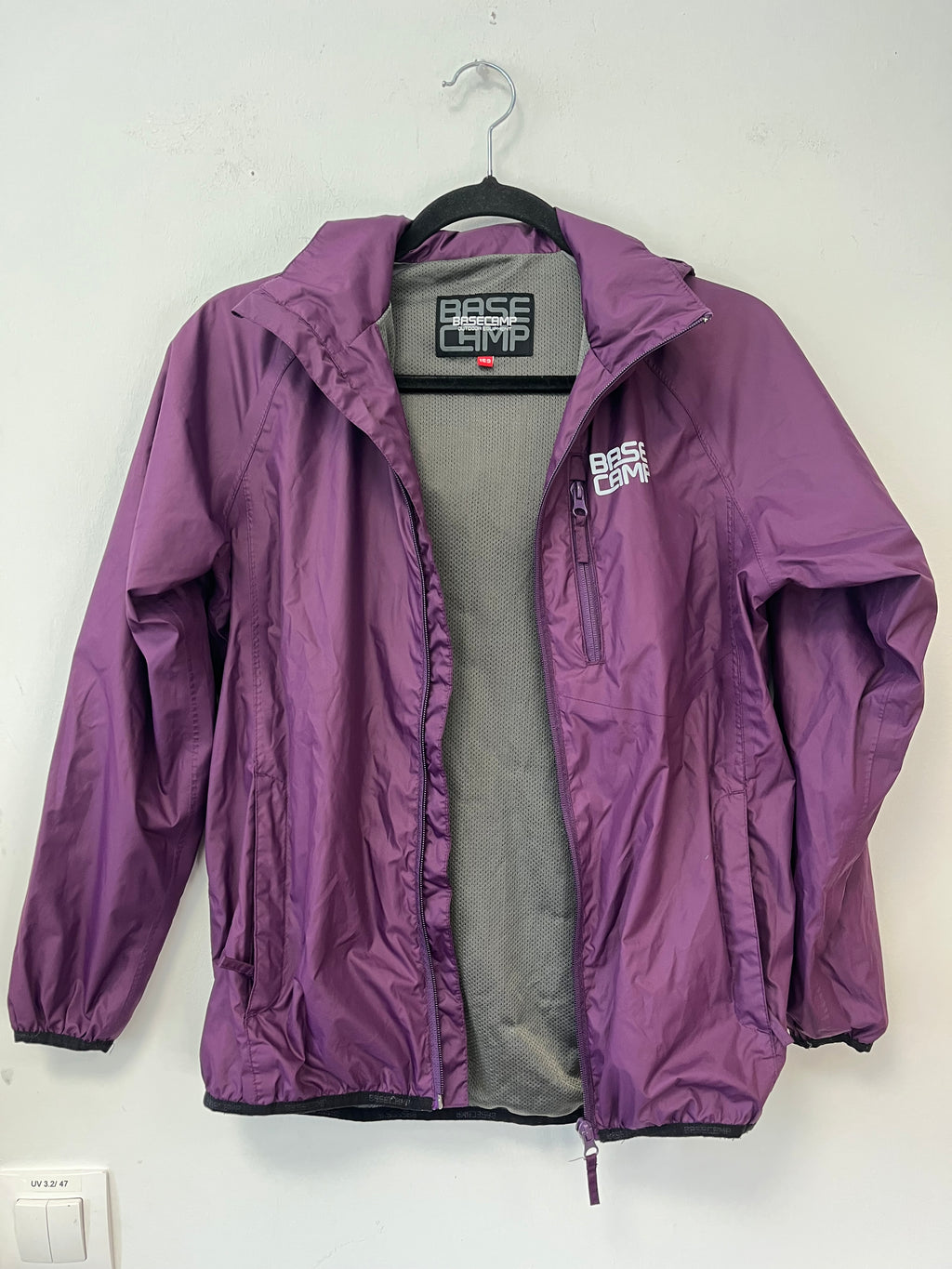 Basecamp Outdoor Equipment Windbreaker – Gr. 152, Lila, Sehr Gut