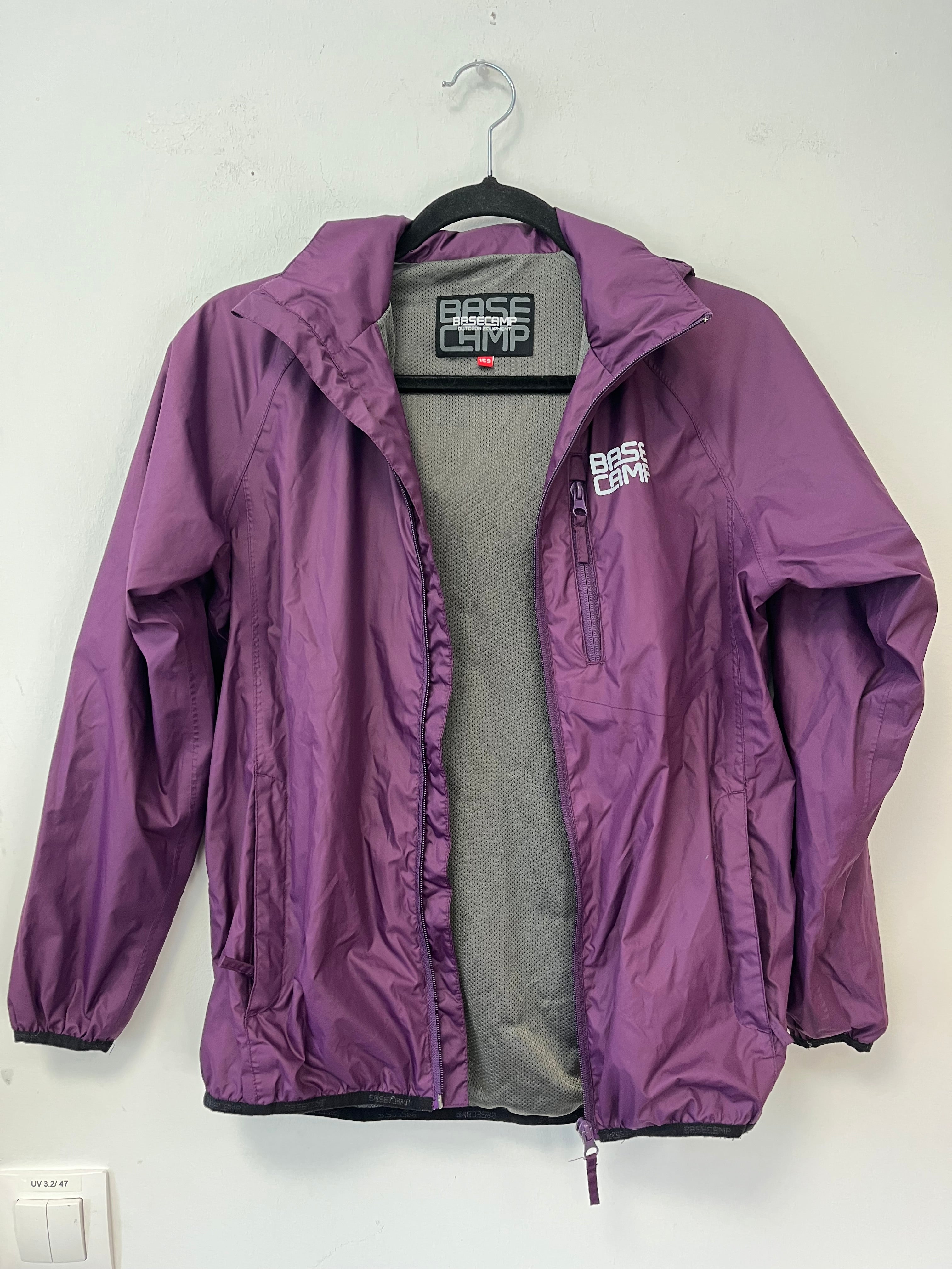 Basecamp Outdoor Equipment Windbreaker – Gr. 152, Lila, Sehr Gut