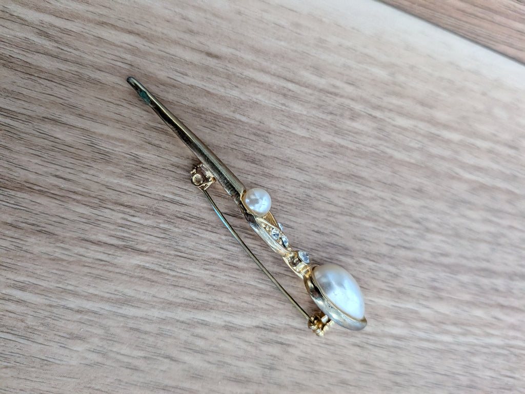 Vintage Brooch – Gold Tone, Rhinestones & Faux Pearls, 7 cm, Good Condition