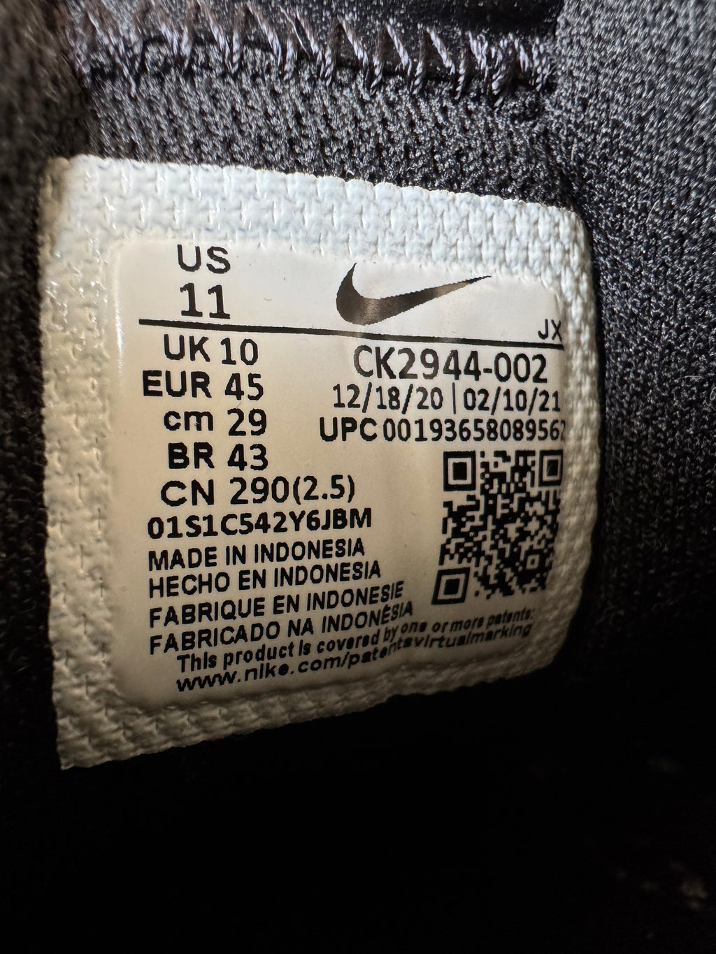 Nike Venture Runner – Schwarz/Weiß, Größe EU 45, Gebraucht