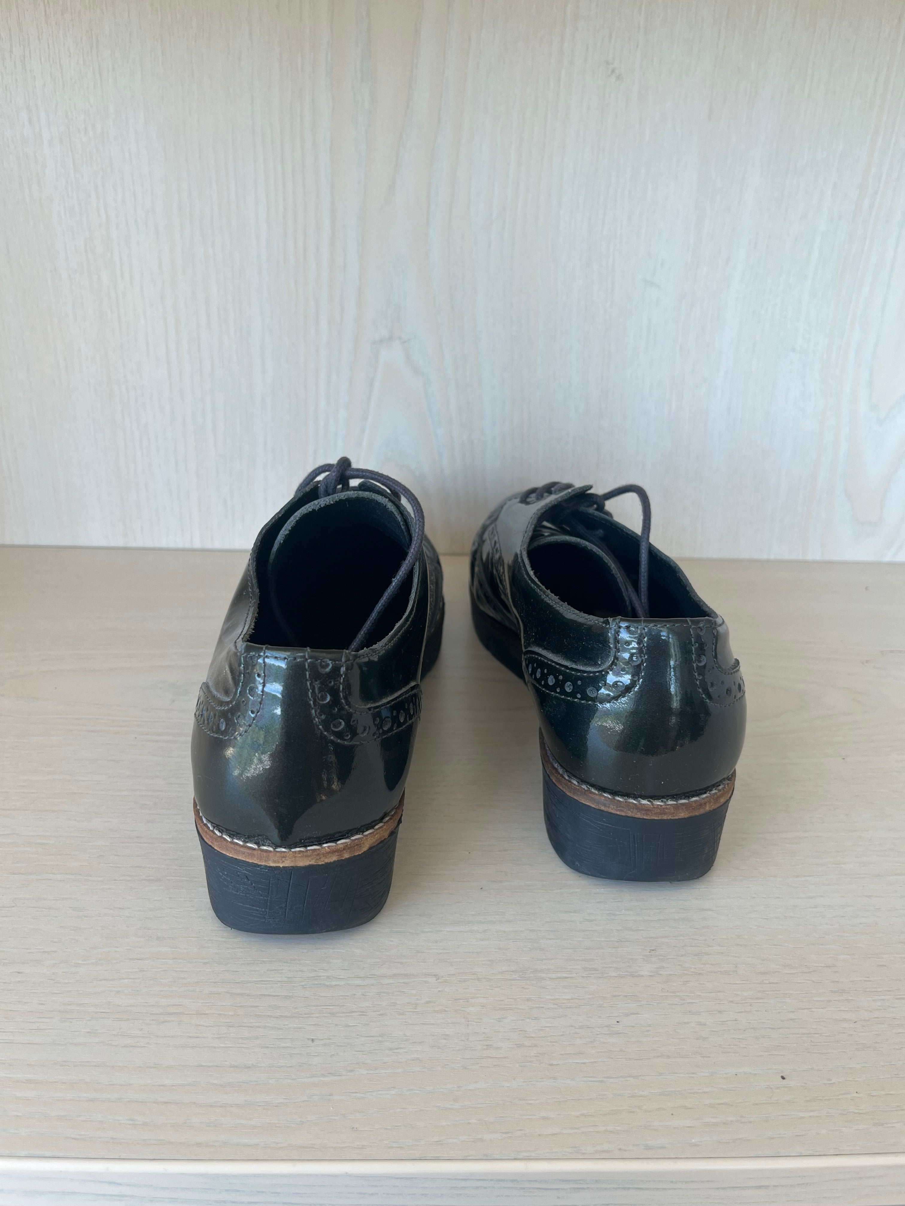 Sacha Essentials women’s black patent leather Oxford brogues EU 39