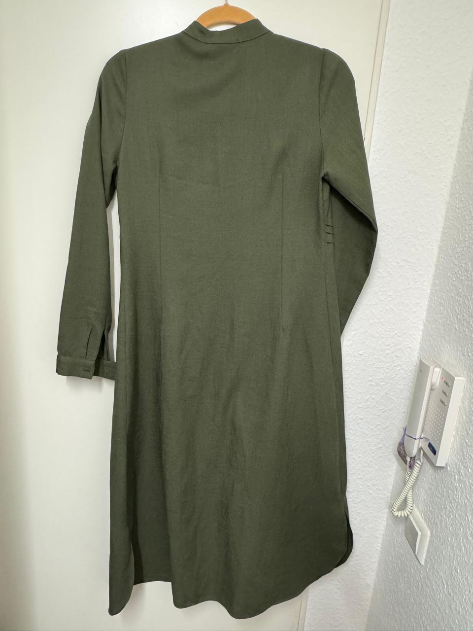Khaki Maxi-Hemdkleid/Abaya S – wie neu, Boho-Details