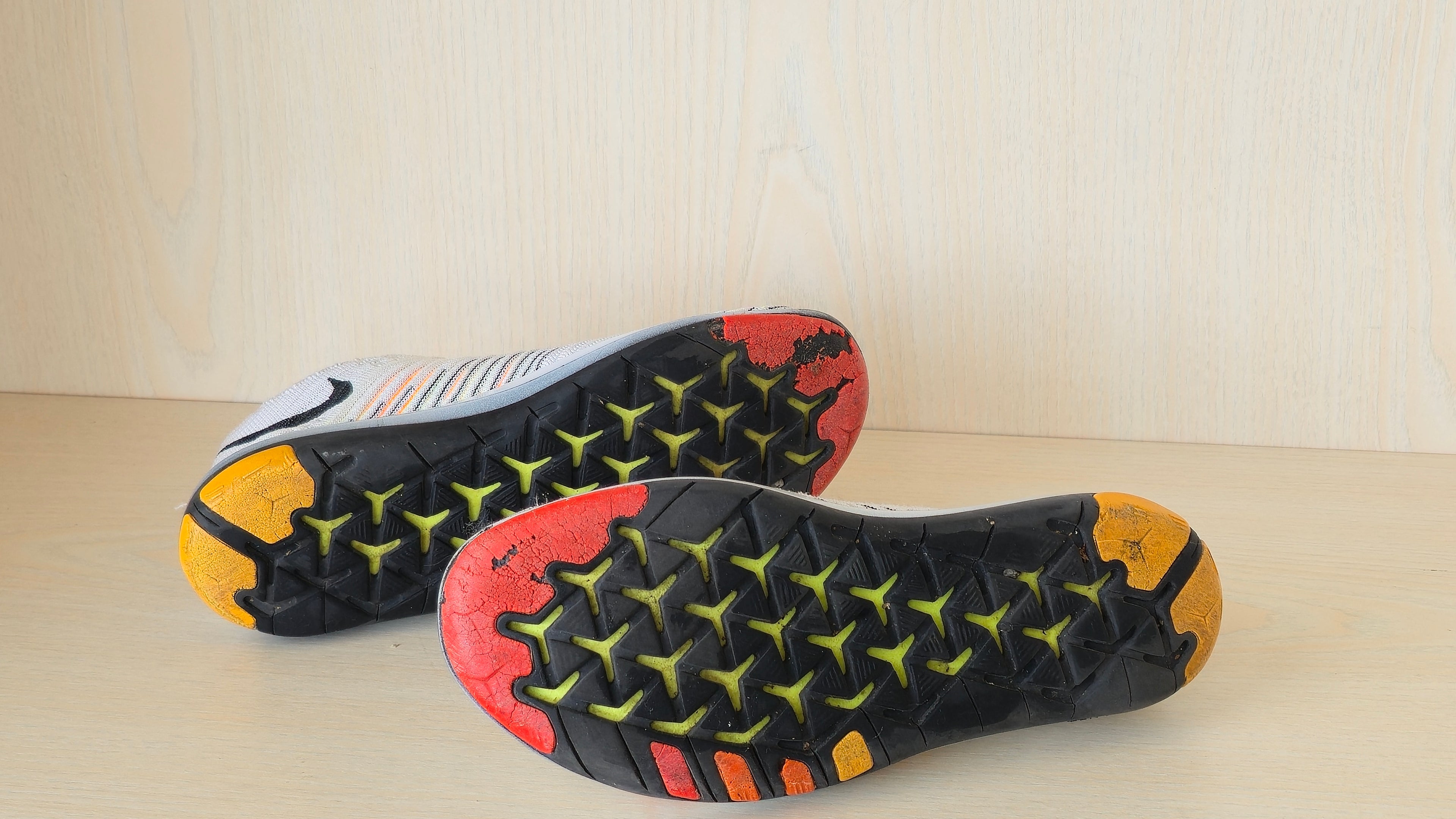 Nike Free Transform Flyknit | Weiß/Bunt | EU 36 | Gebraucht | Authentisch