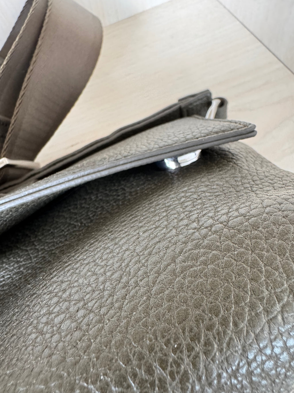 HUGO by Hugo Boss Schultertasche Olive, Kunstleder, Medium, guter Zustand