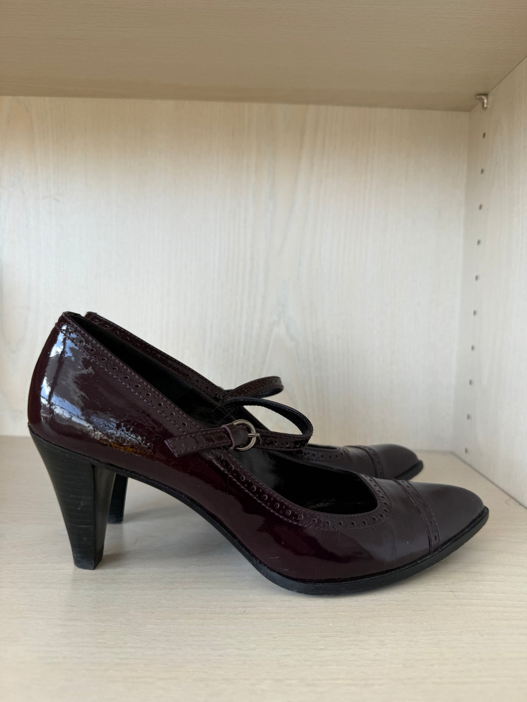 Balenciaga Paris Mary-Jane Pumps – Lackleder, Bordeaux, Gr. 38, Guter Zustand